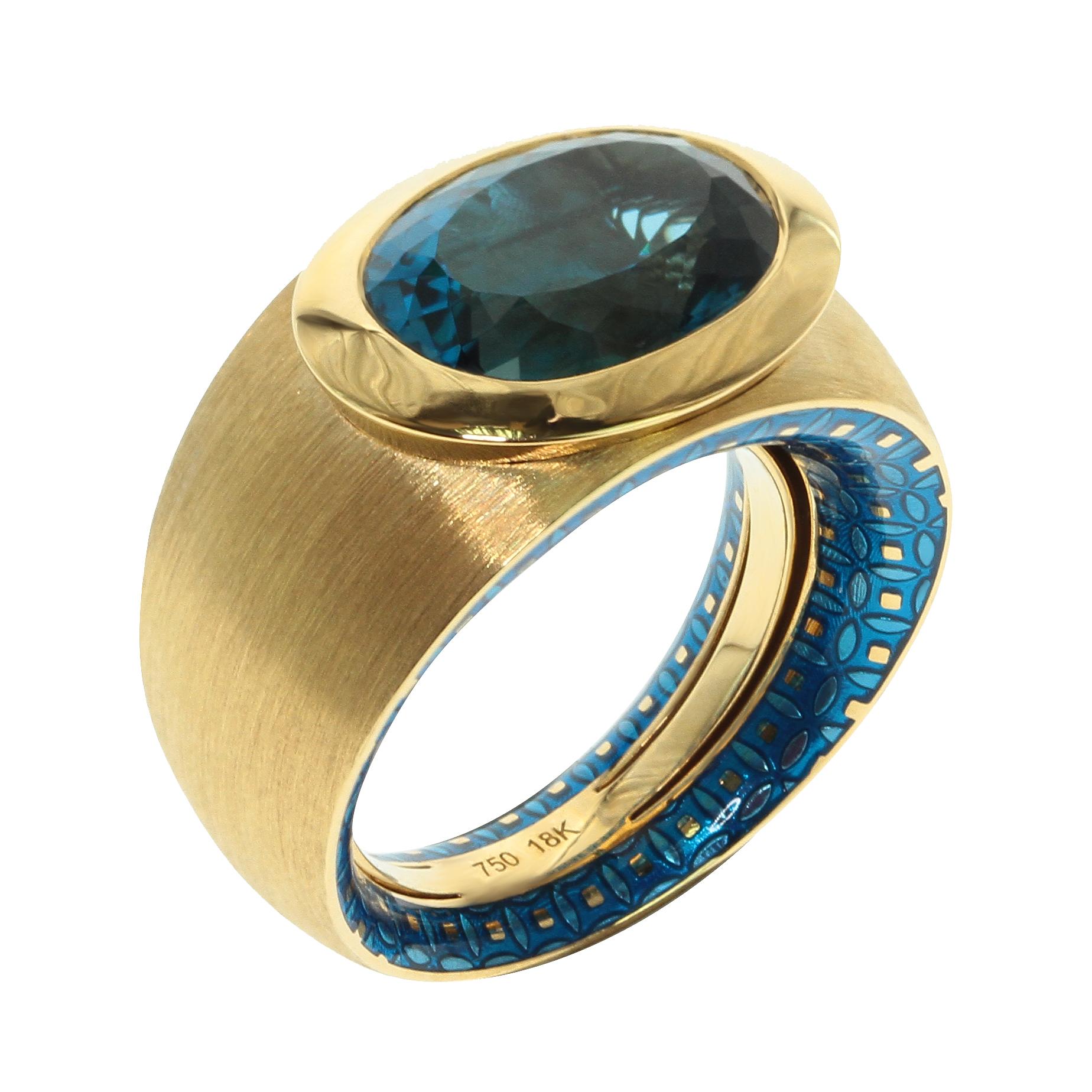 Bague kaléidoscope en or jaune 18 carats, émail et topaze bleue de couleur