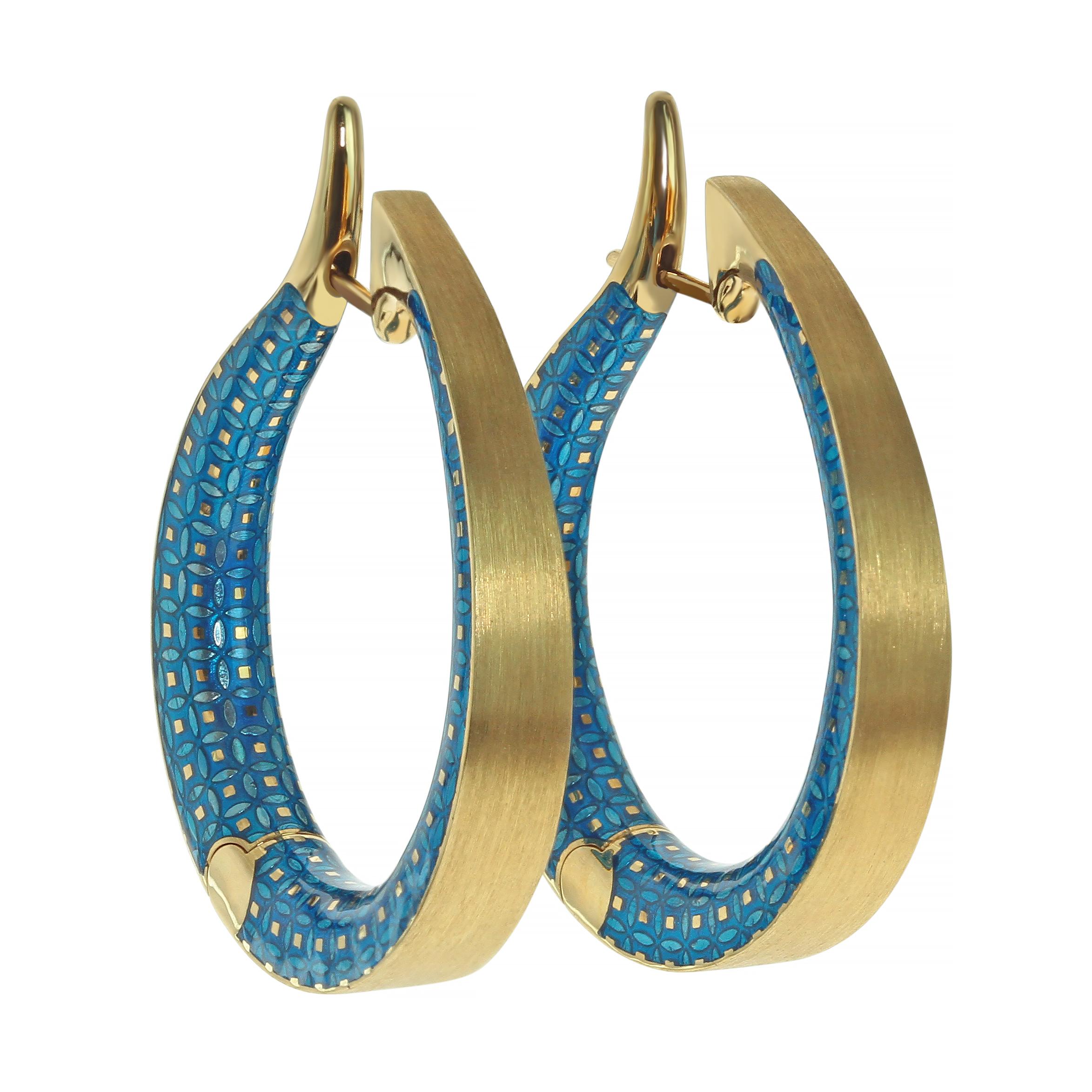 Contemporary Blue Topaz Colored Enamel 18 Karat Yellow Gold Ring Earrings Bangle Suite For Sale