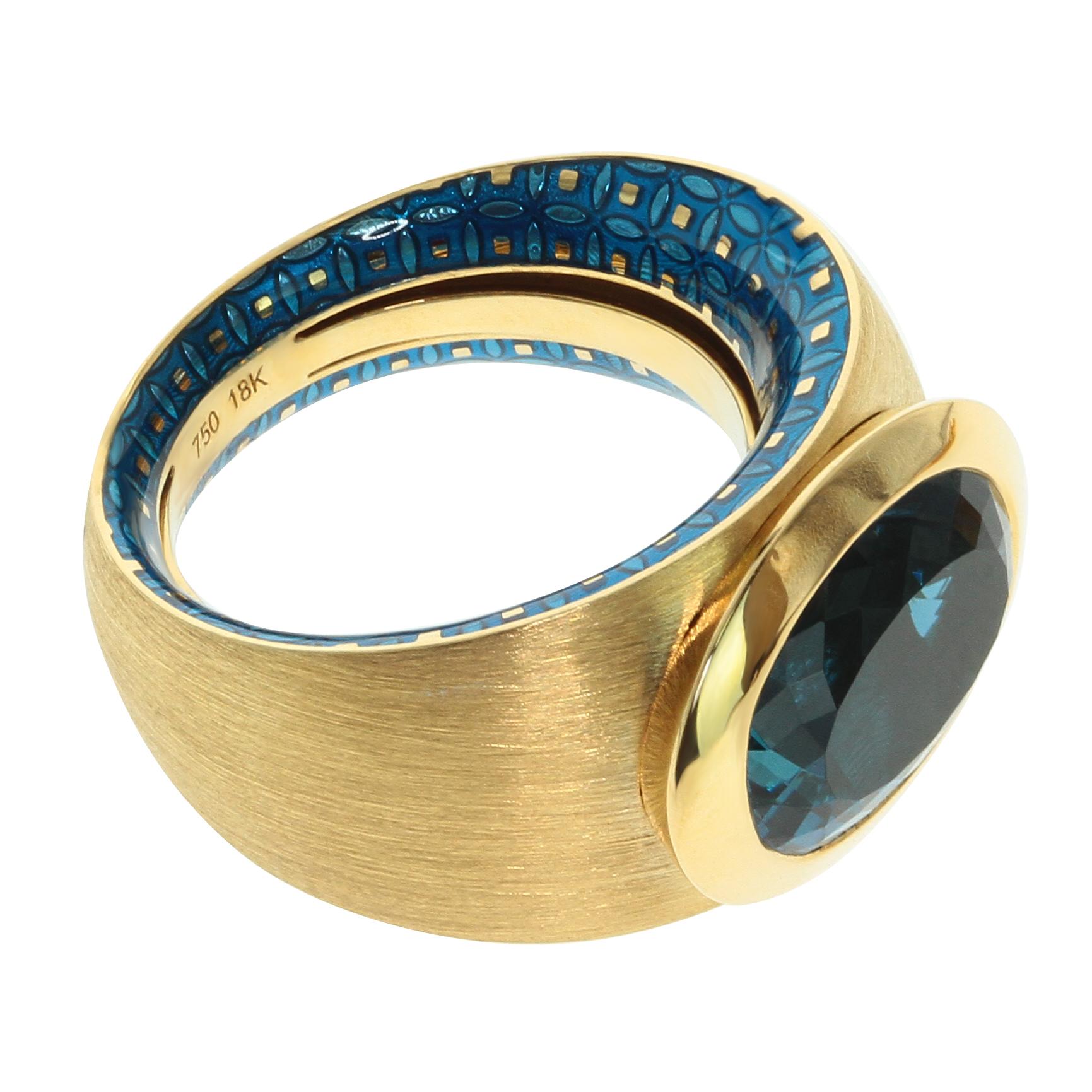 Blauer Topas farbige Emaille 18 Karat Gelbgold Ring Ohrringe Armreif Suite im Angebot 1