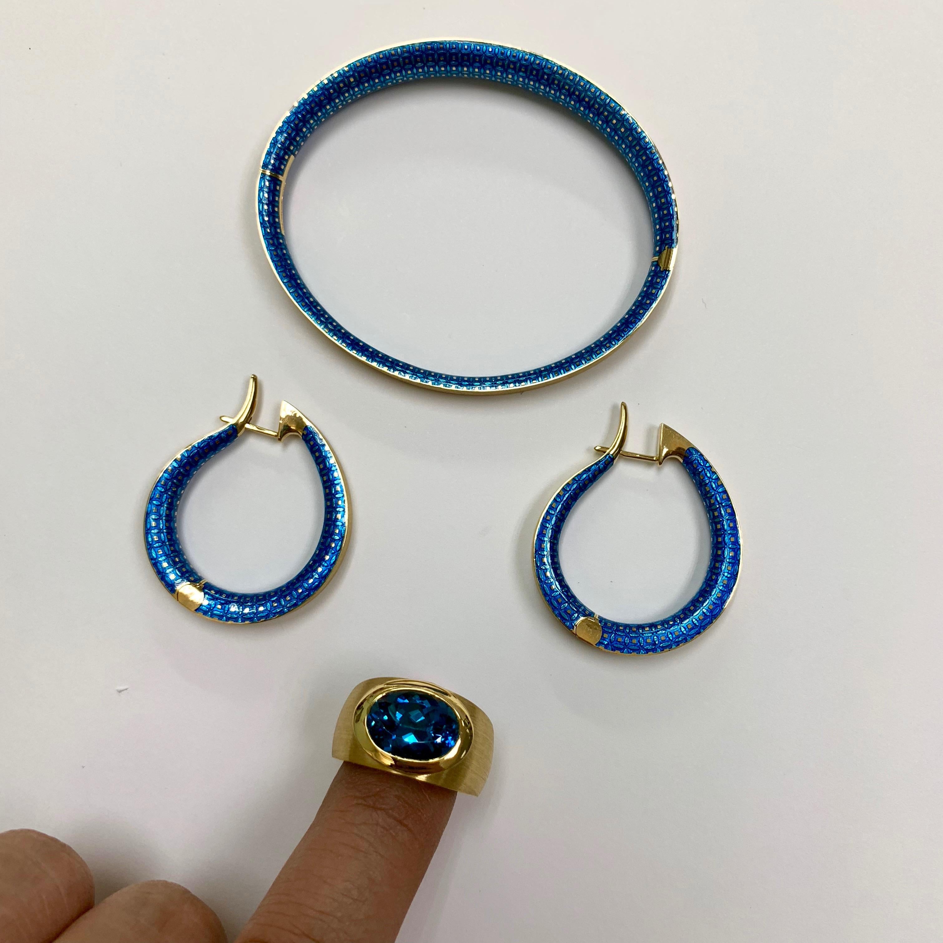 Blue Topaz Colored Enamel 18 Karat Yellow Gold Ring Earrings Bangle Suite For Sale 1