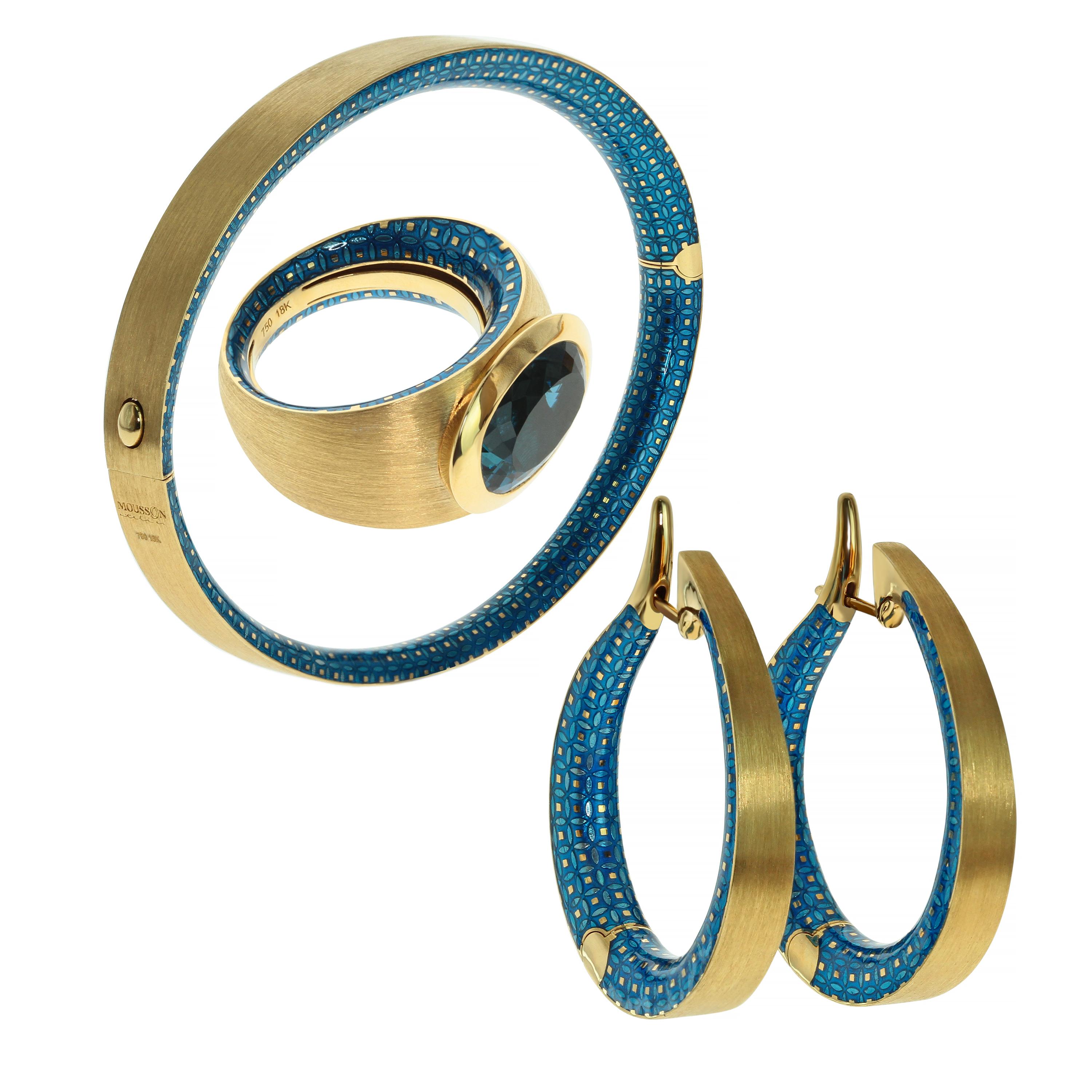 Blauer Topas farbige Emaille 18 Karat Gelbgold Ring Ohrringe Armreif Suite im Angebot