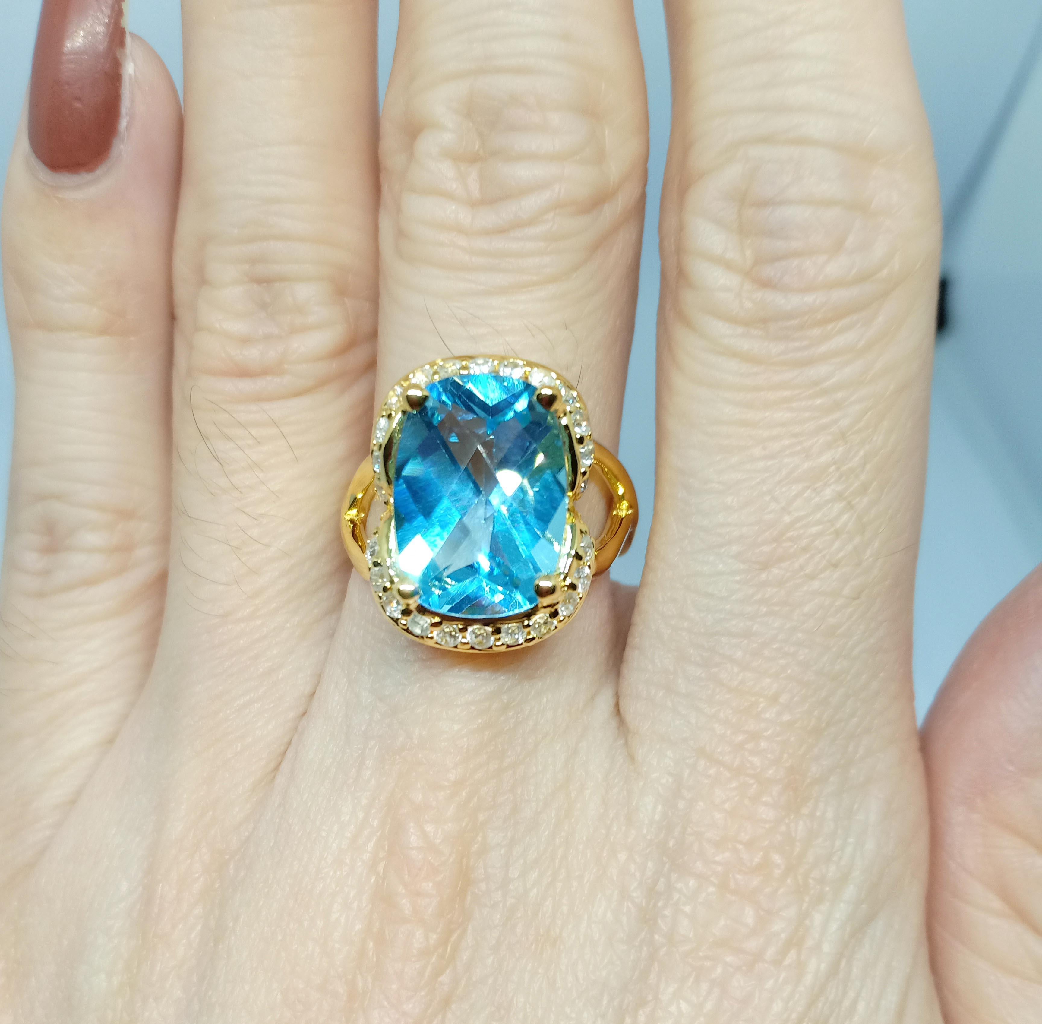 Blue topaz cushion checkerboard ring. 7.60cts For Sale 1