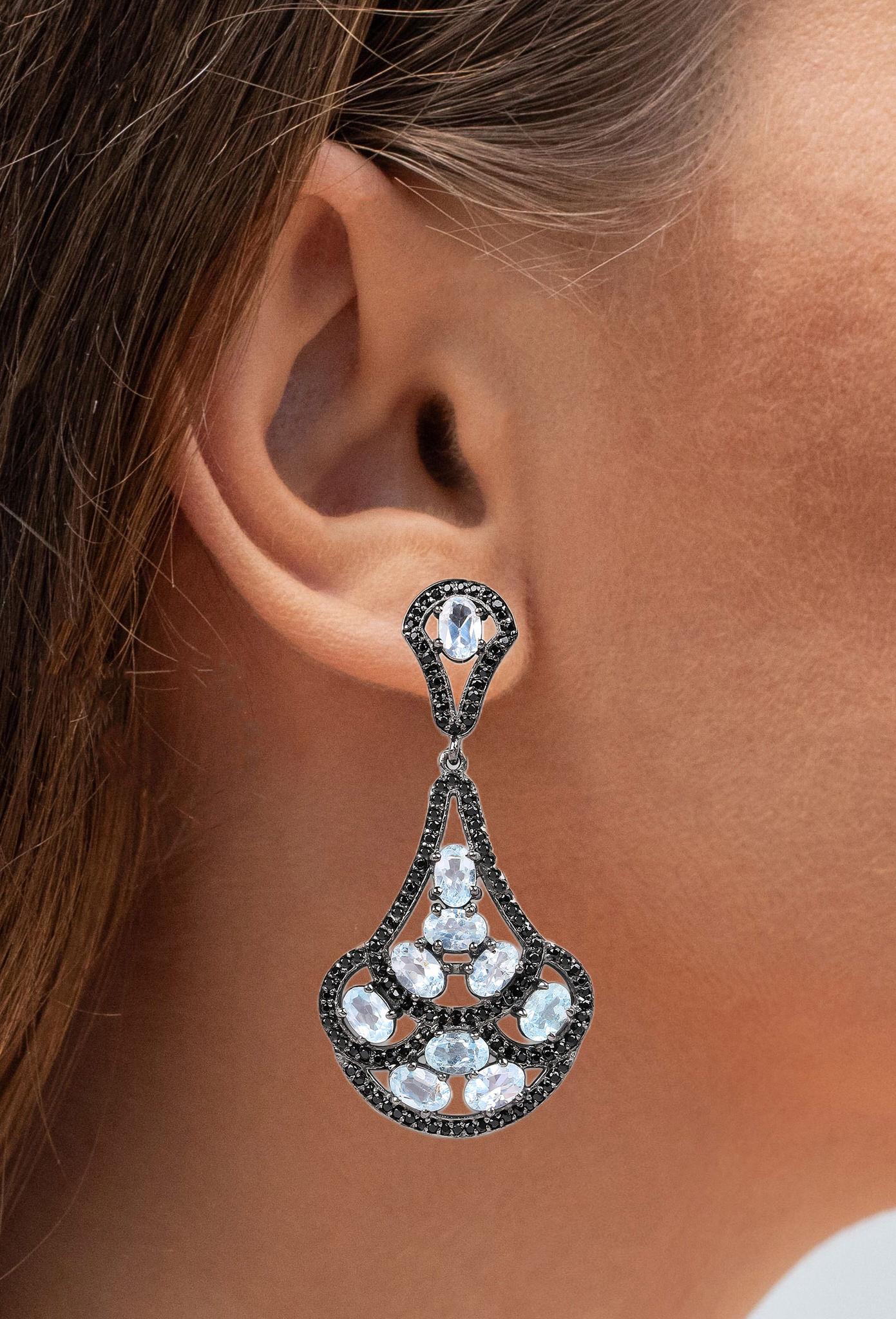 Taglio misto Orecchini a pendente con topazio blu e spinello nero 12,1 carati A. Silver in vendita