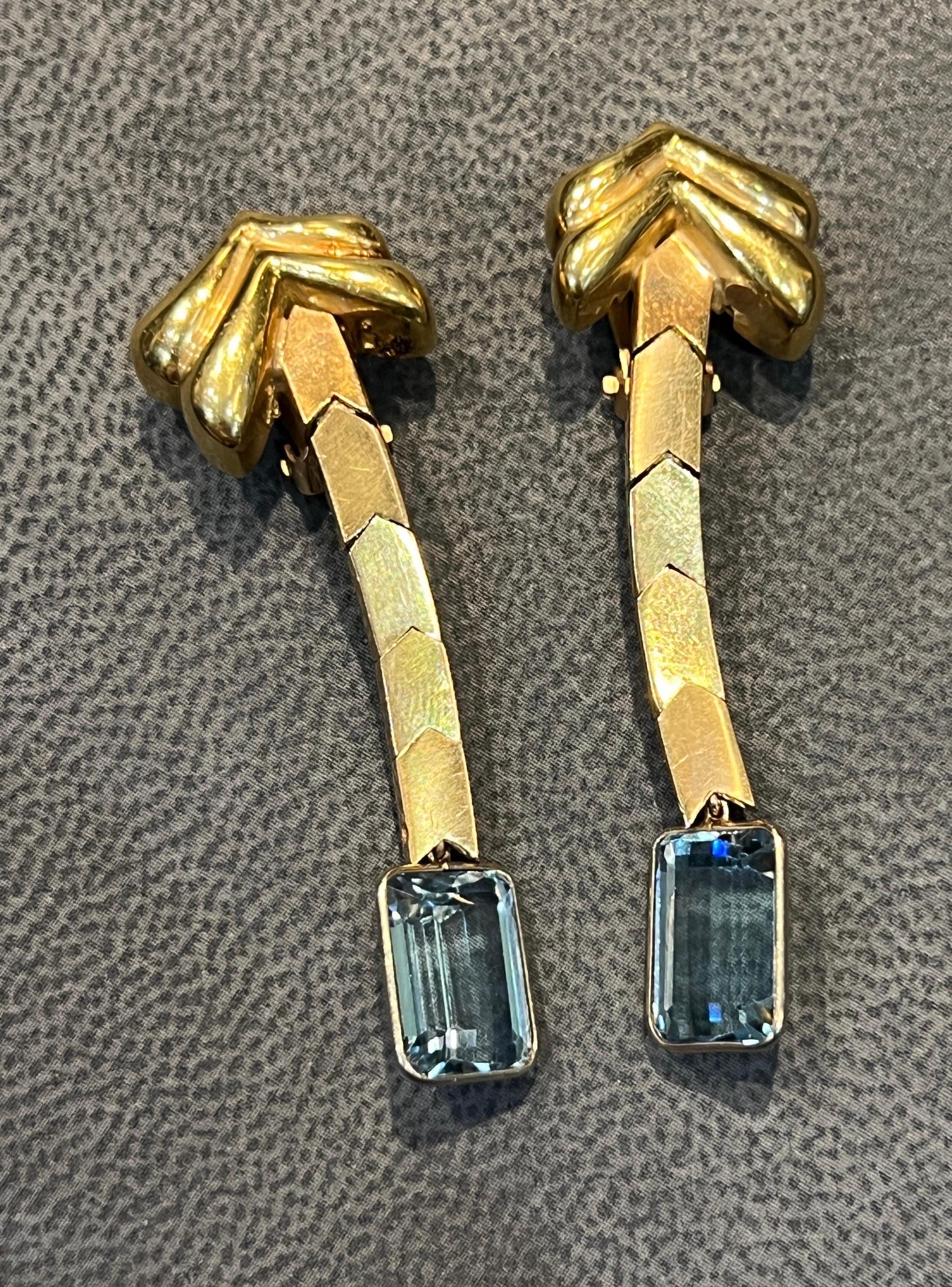 Blue Topaz Dangle Earrings In Excellent Condition In New York, NY