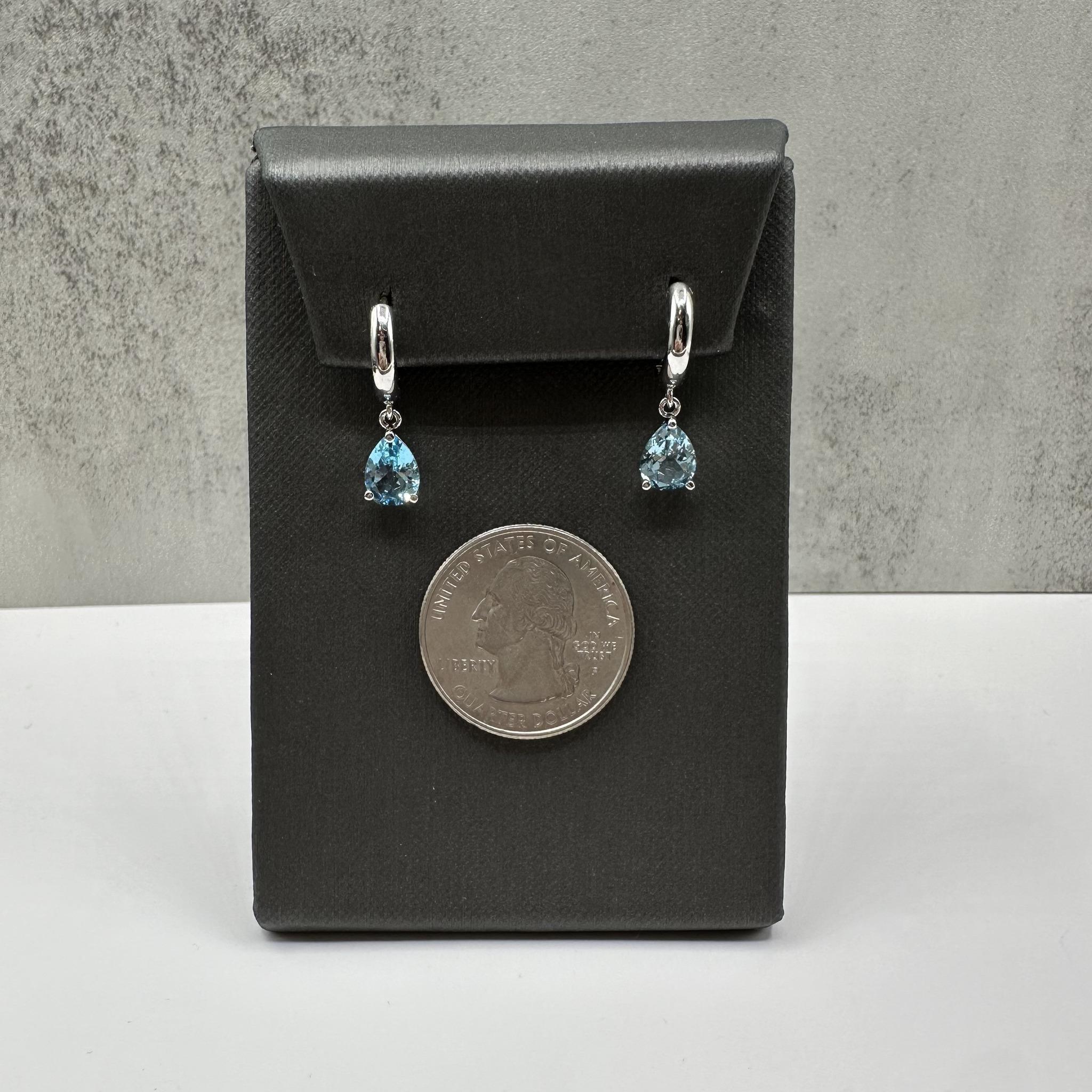 Boucles d'oreilles pendantes en argent - 8x6mm poire, 3g, New Neuf - En vente à West Hempstead, NY