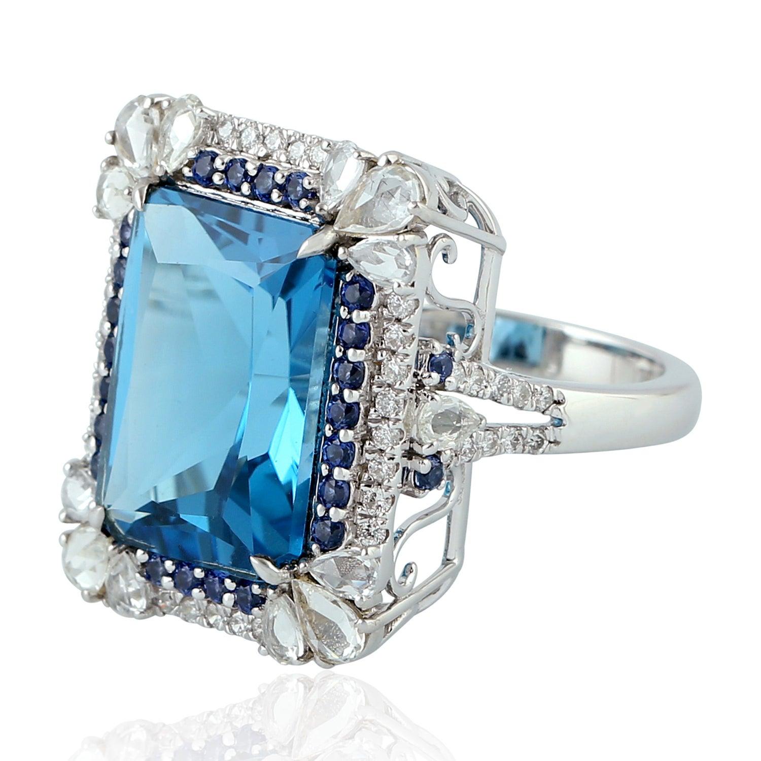 En vente :  Bague en or 18 carats avec topaze bleue et diamants 3