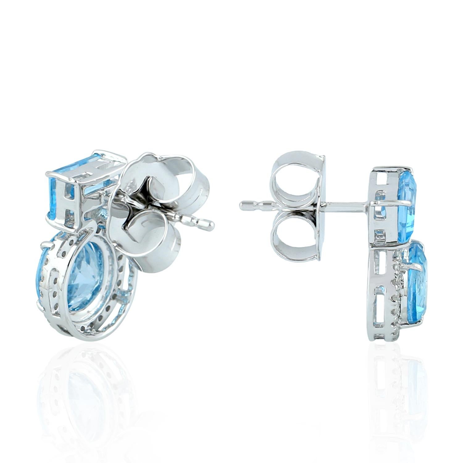 Contemporaneo Orecchini a perno in oro 18 carati con diamante e topazio blu in vendita
