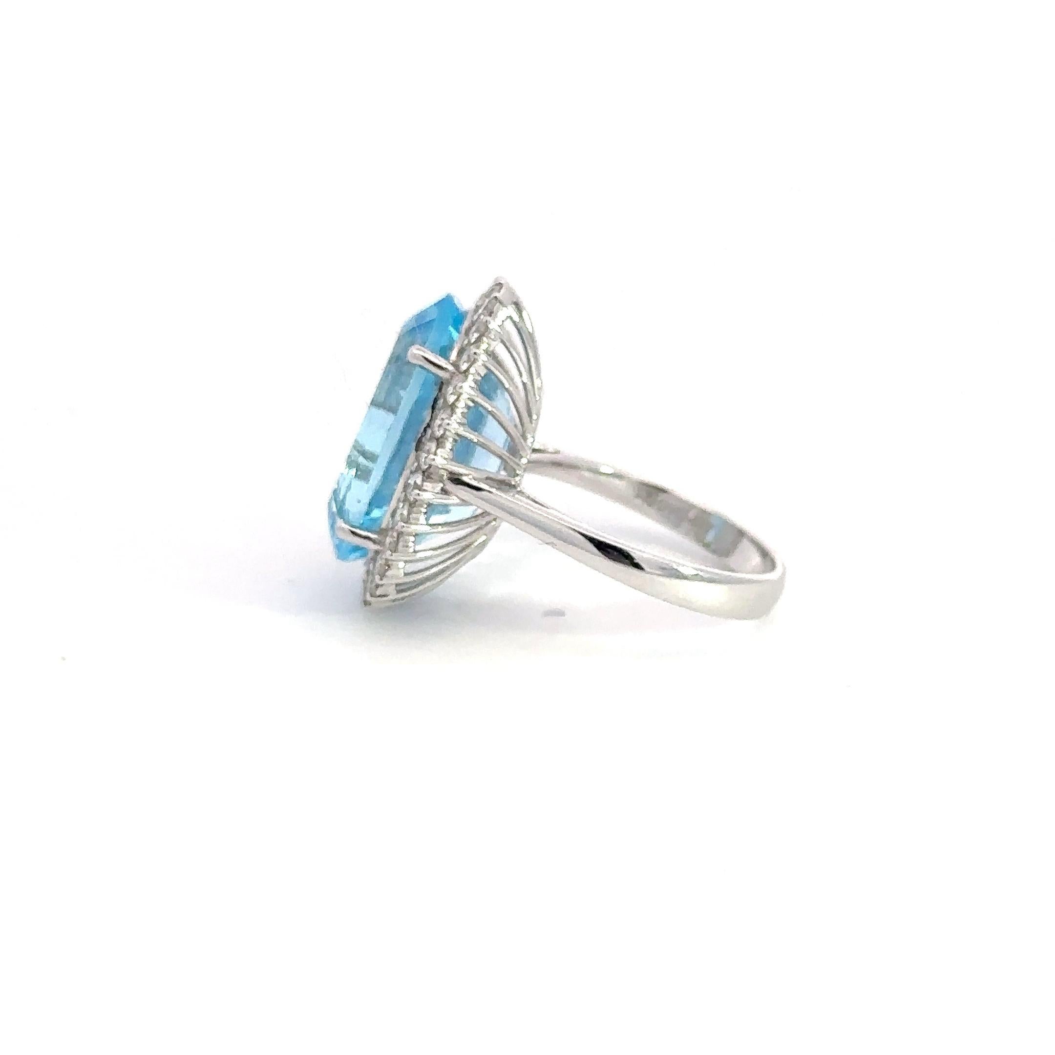 Exklusiver Ring aus 18 Karat Weißgold mit blauem Topas und Diamant für sie (Moderne) im Angebot