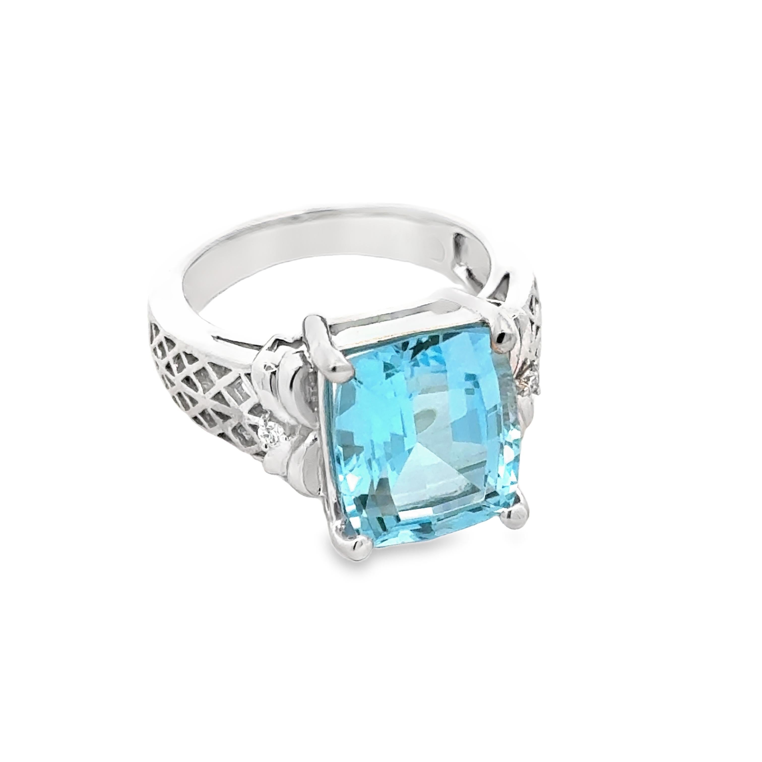 Taglio cuscino Anello da cocktail con topazio blu, diamante e oro bianco 14K in vendita