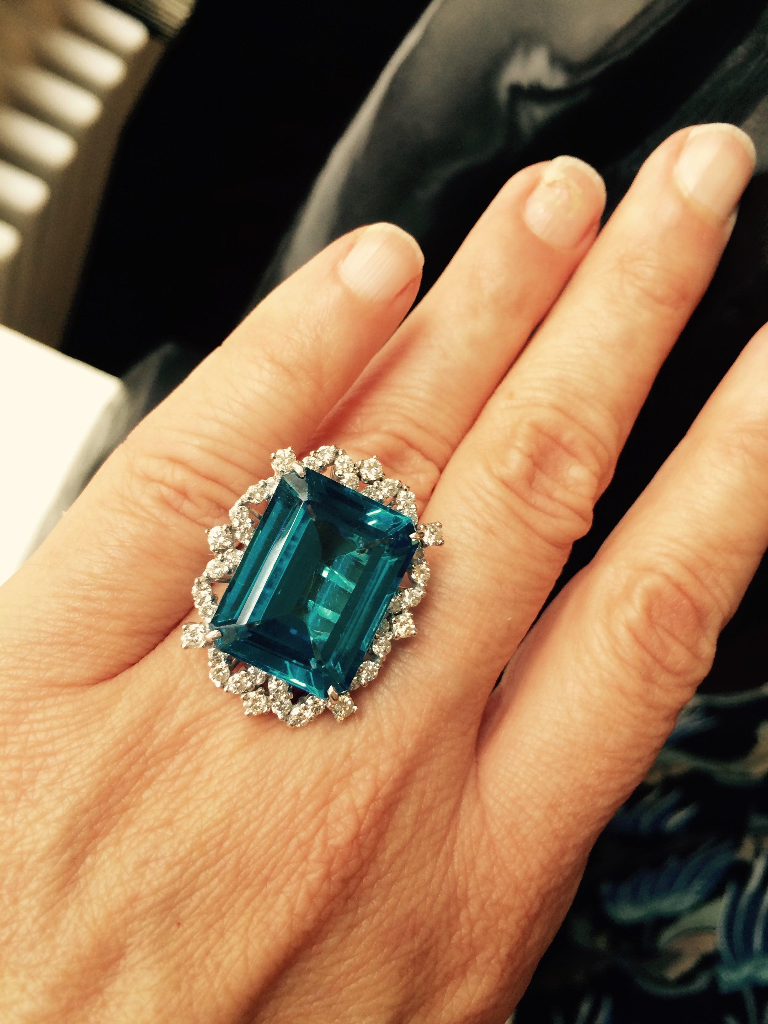 Blauer Topas-Diamant-Goldring im Angebot 4