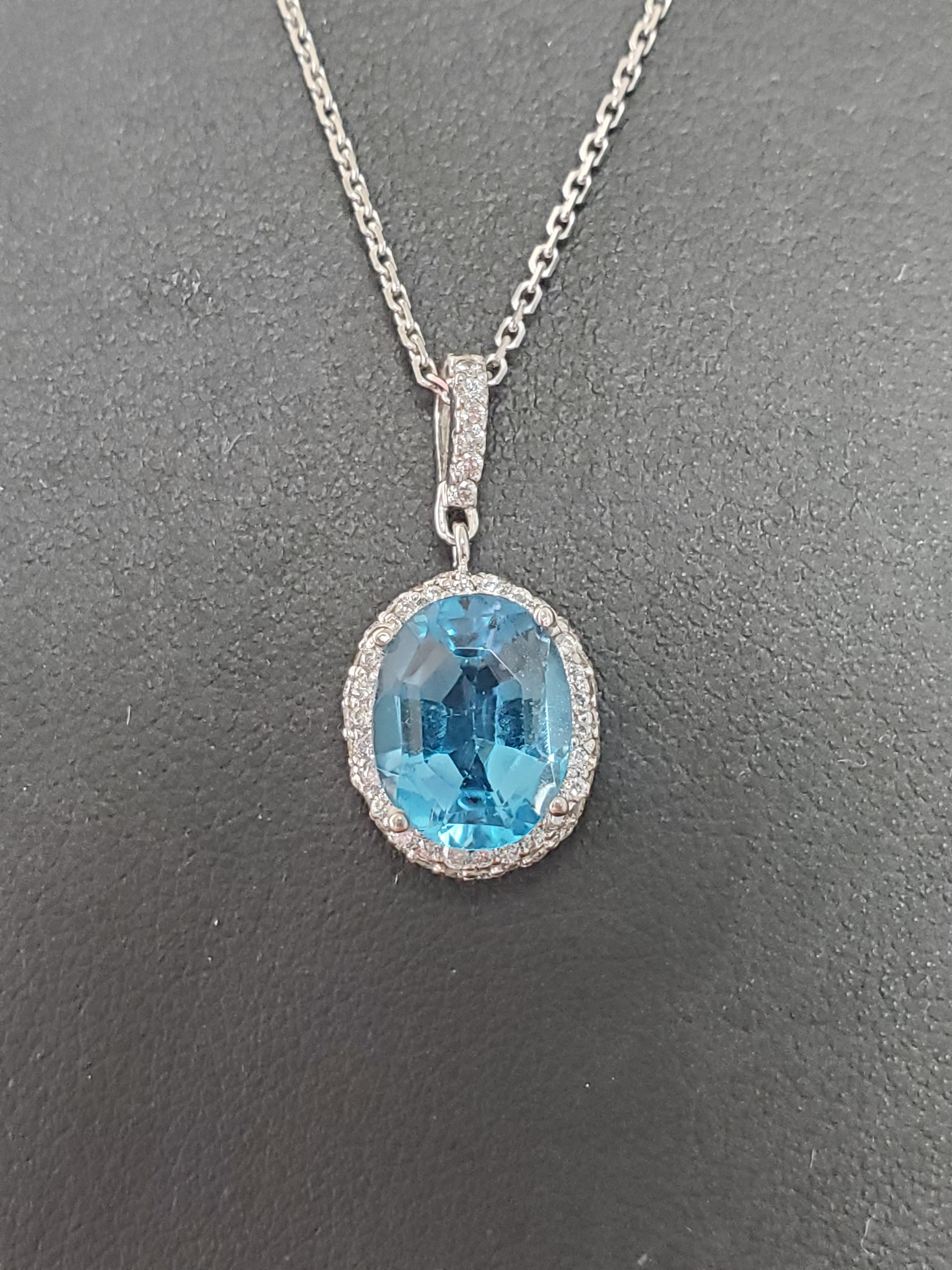 Blauer Topas Diamant Halo Halskette 14k Weißgold im Zustand „Neu“ im Angebot in Sugar Land, TX