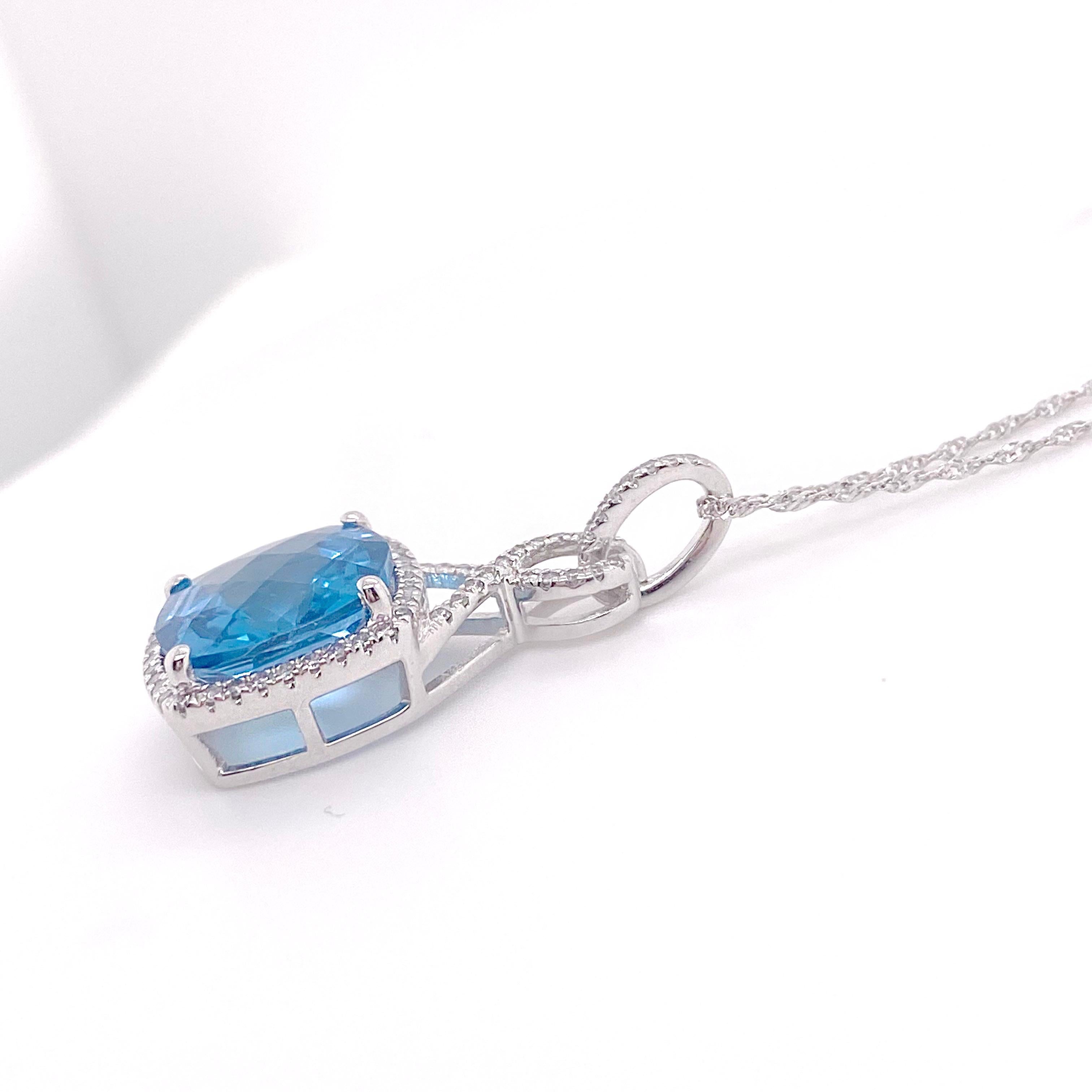 Blauer Topas Diamant-Halskette mit einem 6 Karat schweren blauen Topas-Anhänger im Kissenschliff (Zeitgenössisch)