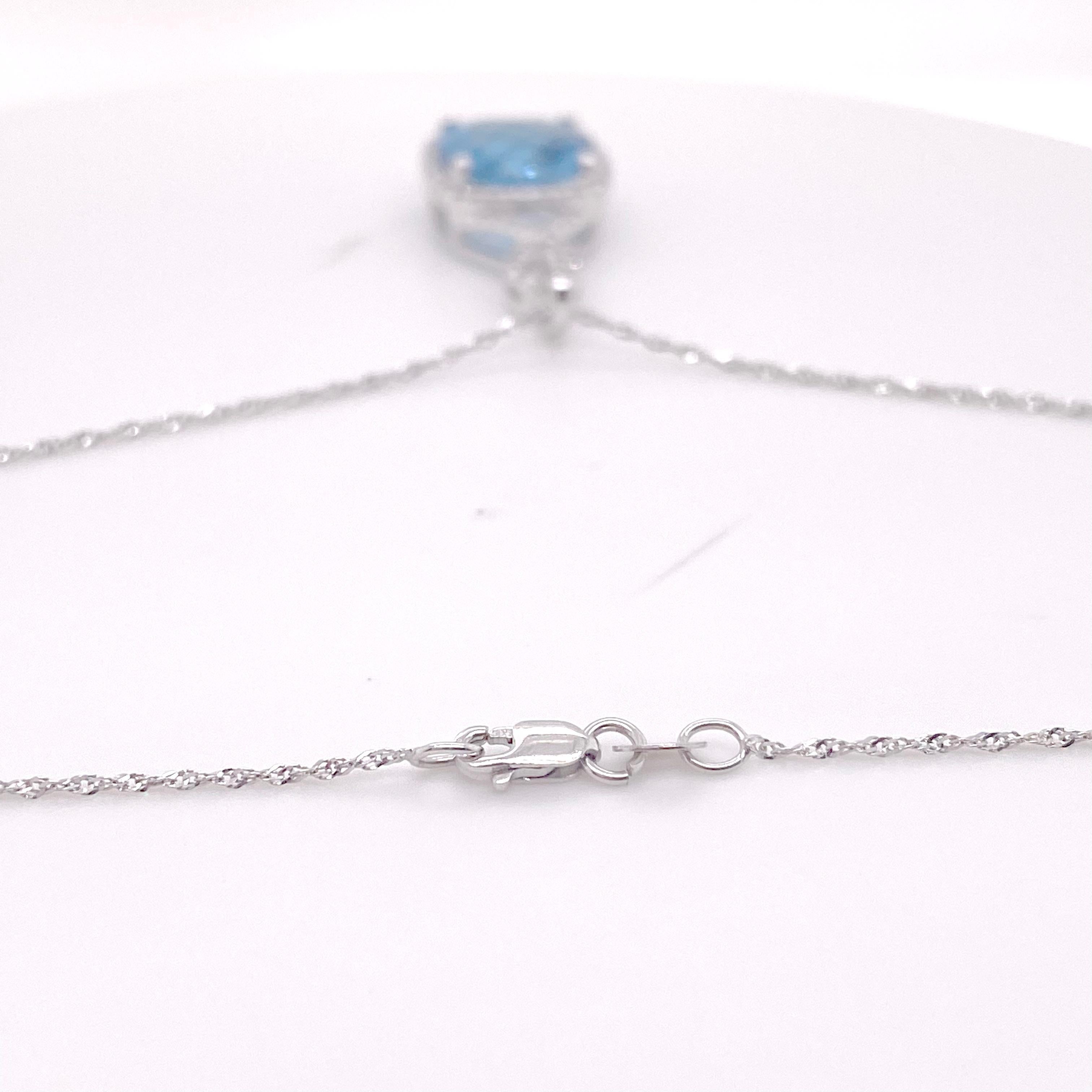 Blauer Topas Diamant-Halskette mit einem 6 Karat schweren blauen Topas-Anhänger im Kissenschliff Damen