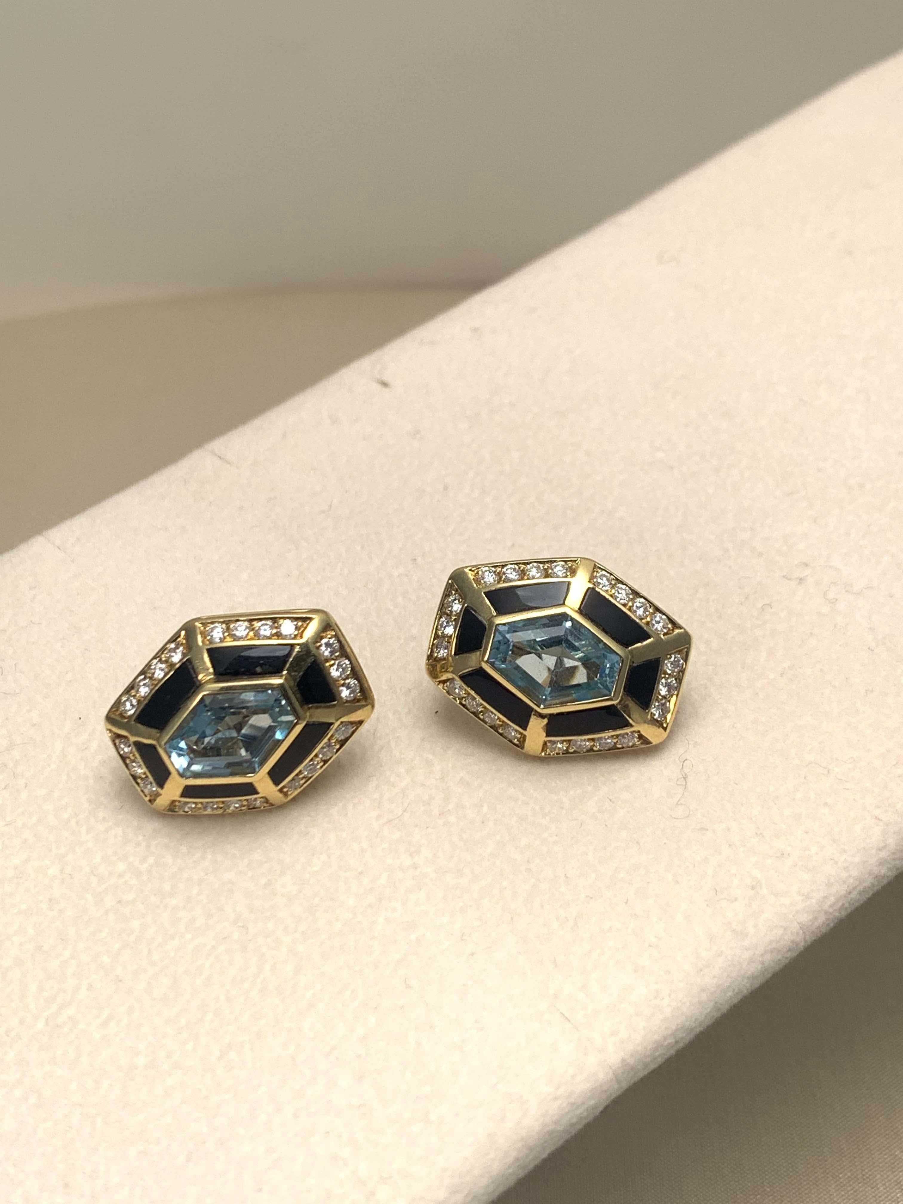 Orecchini a clip in oro giallo con diamante e topazio blu e onice in vendita 1