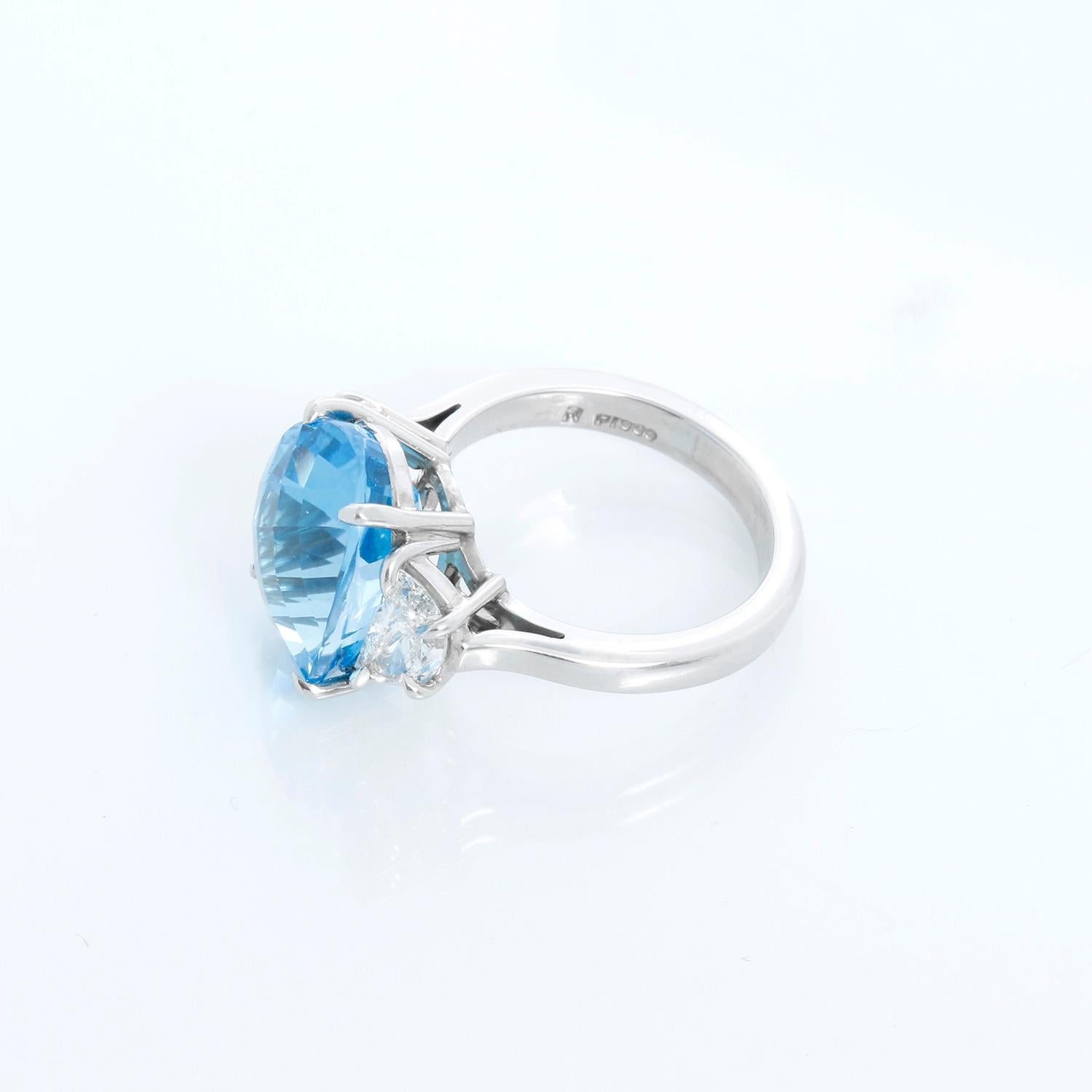 Blue Topaz & Diamond Platinum Ring Size 6.5 In New Condition For Sale In Dallas, TX