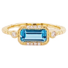 Bague moderne en or 14 carats avec diamants et topaze bleue taille émeraude, de l'Est à l'Ouest