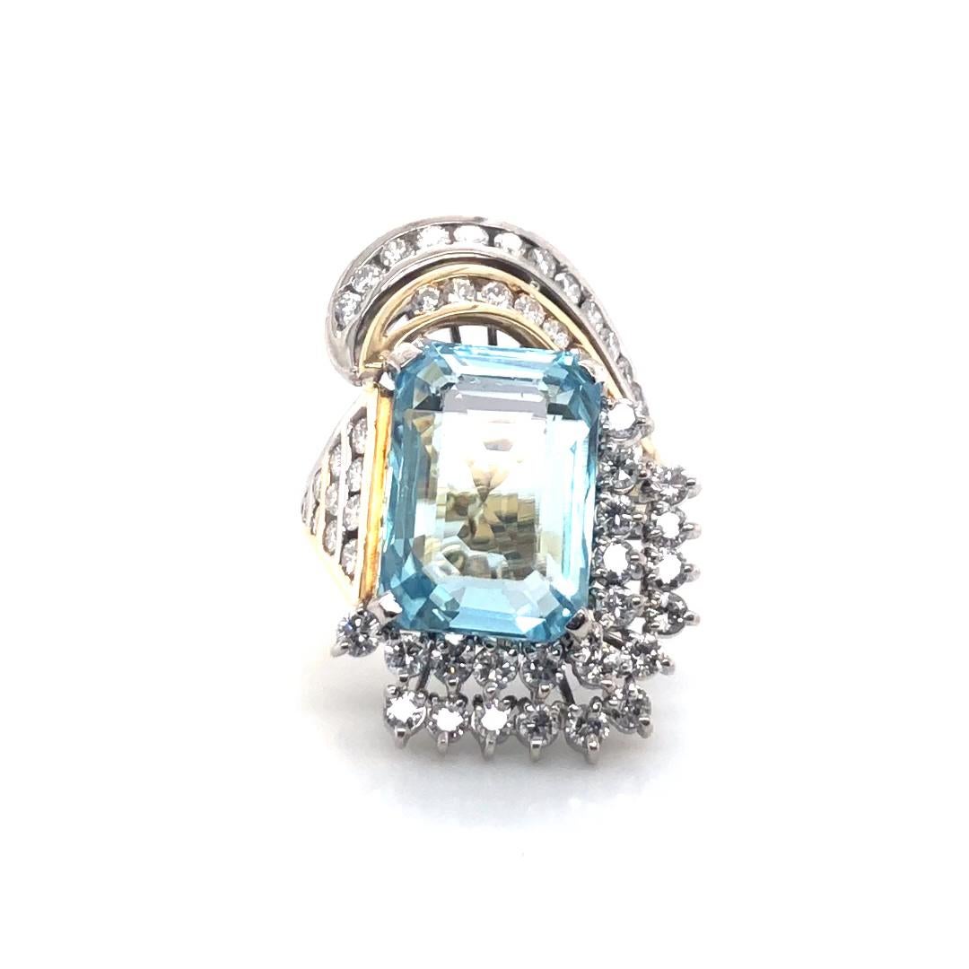 Estate 18K two tone ring, features 17x12mm emerald cut blue topaz and swirl display of diamonds
Size 7
18.27 Grams