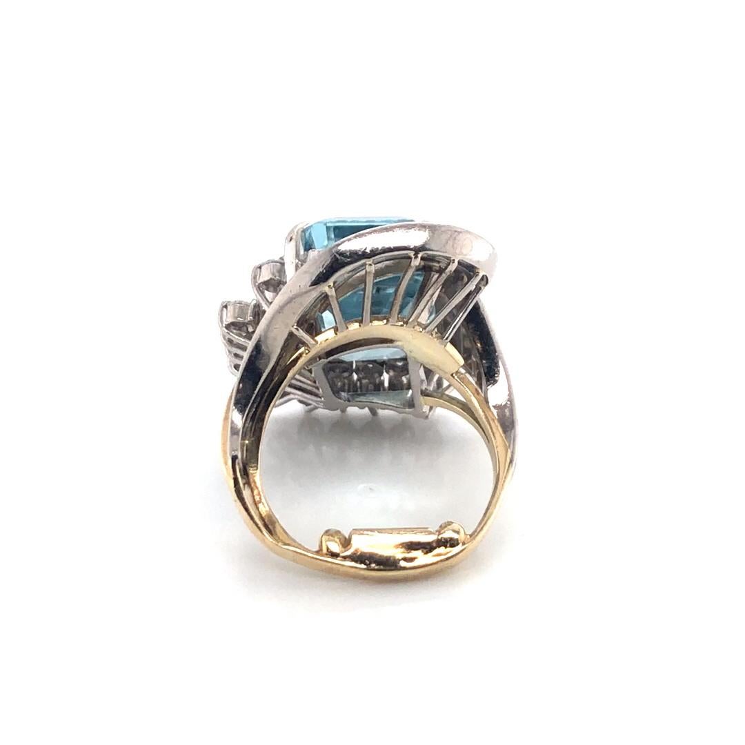 Blue Topaz Diamond Swirl Ring 18K Two Tone Gold In Good Condition In Dallas, TX