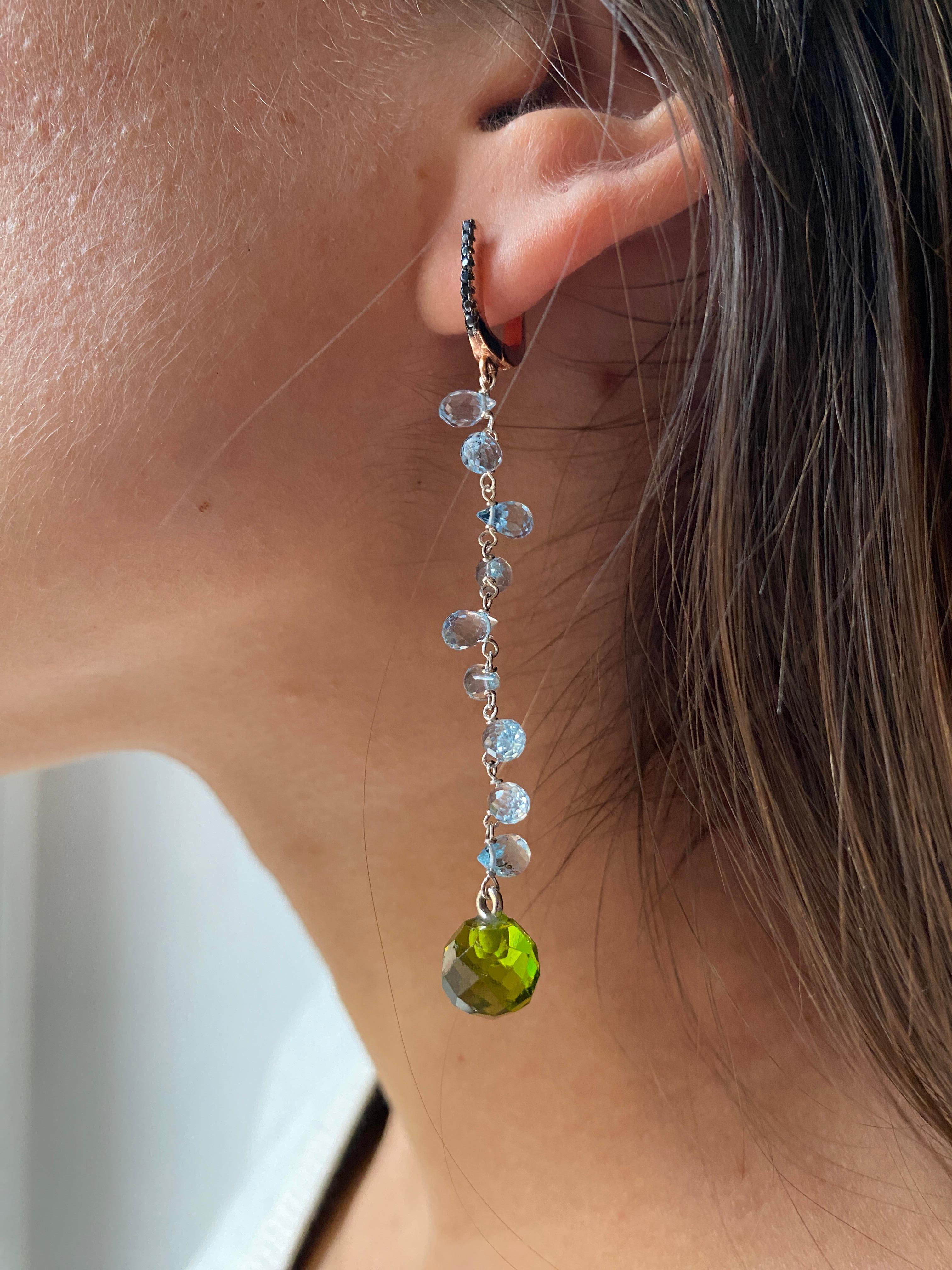 Orecchini con gocce di topazio blu in oro 18k con diamanti neri 0,20c e quarzo verde in vendita 1