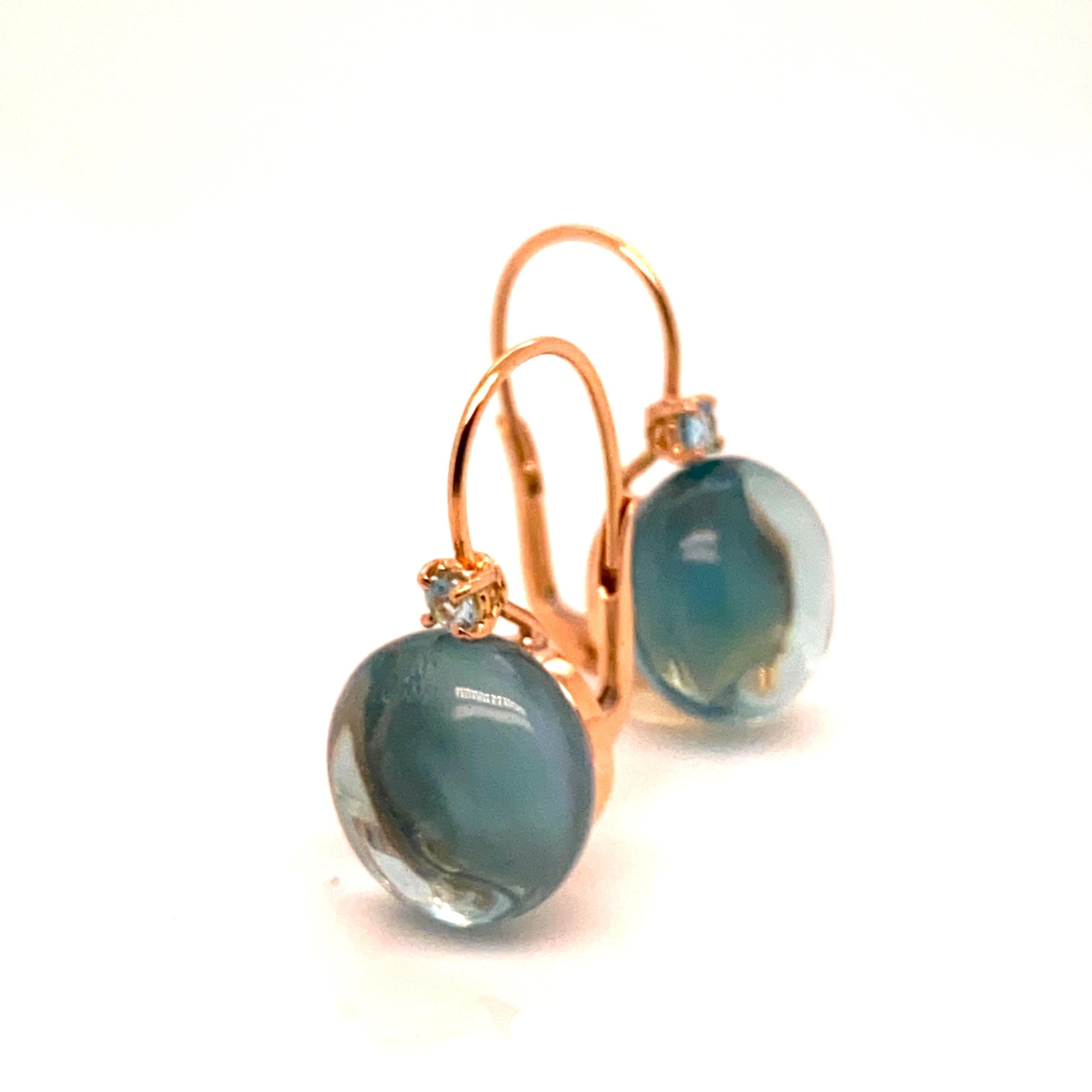 ear shuttles or earrings in the shape of candy or sleep with topazes cut in shapes of cabochons .overcommontees of 2 topazes cut and mounted on a rose gold frame 18 karat .
the closer is ergonomic and allows the pretty topazes to move freely under
