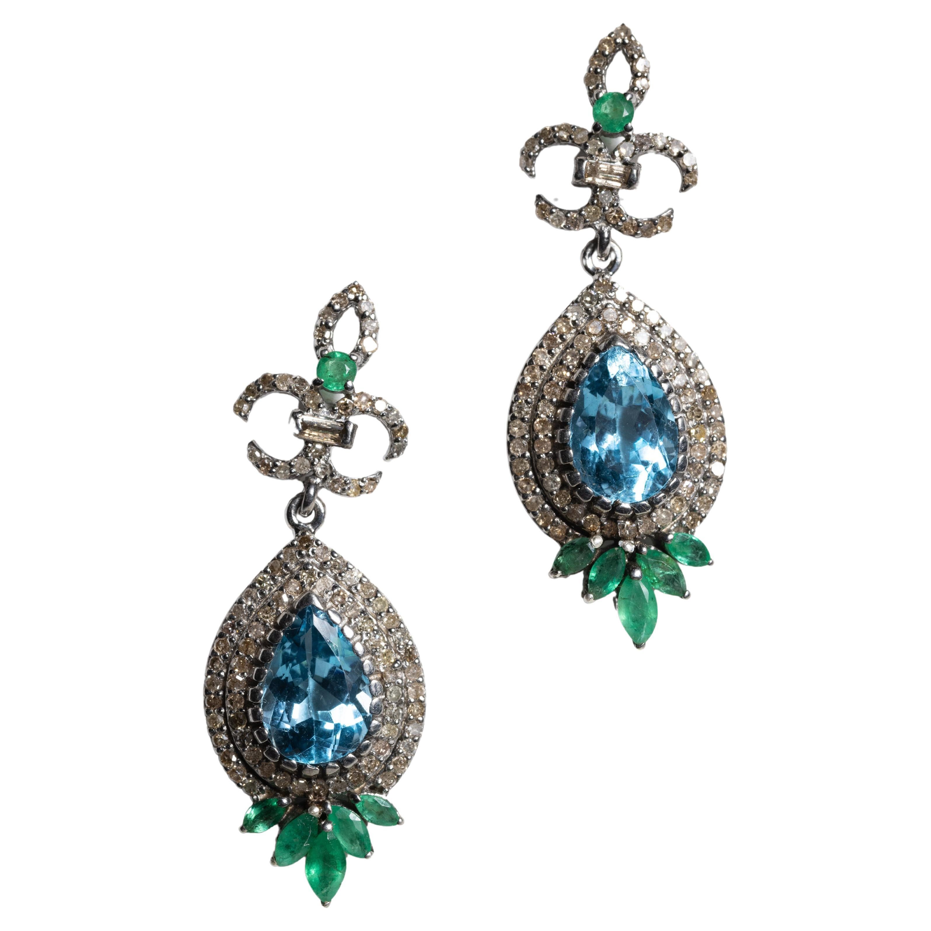 Pendientes de gota de topacio azul, esmeralda y diamante