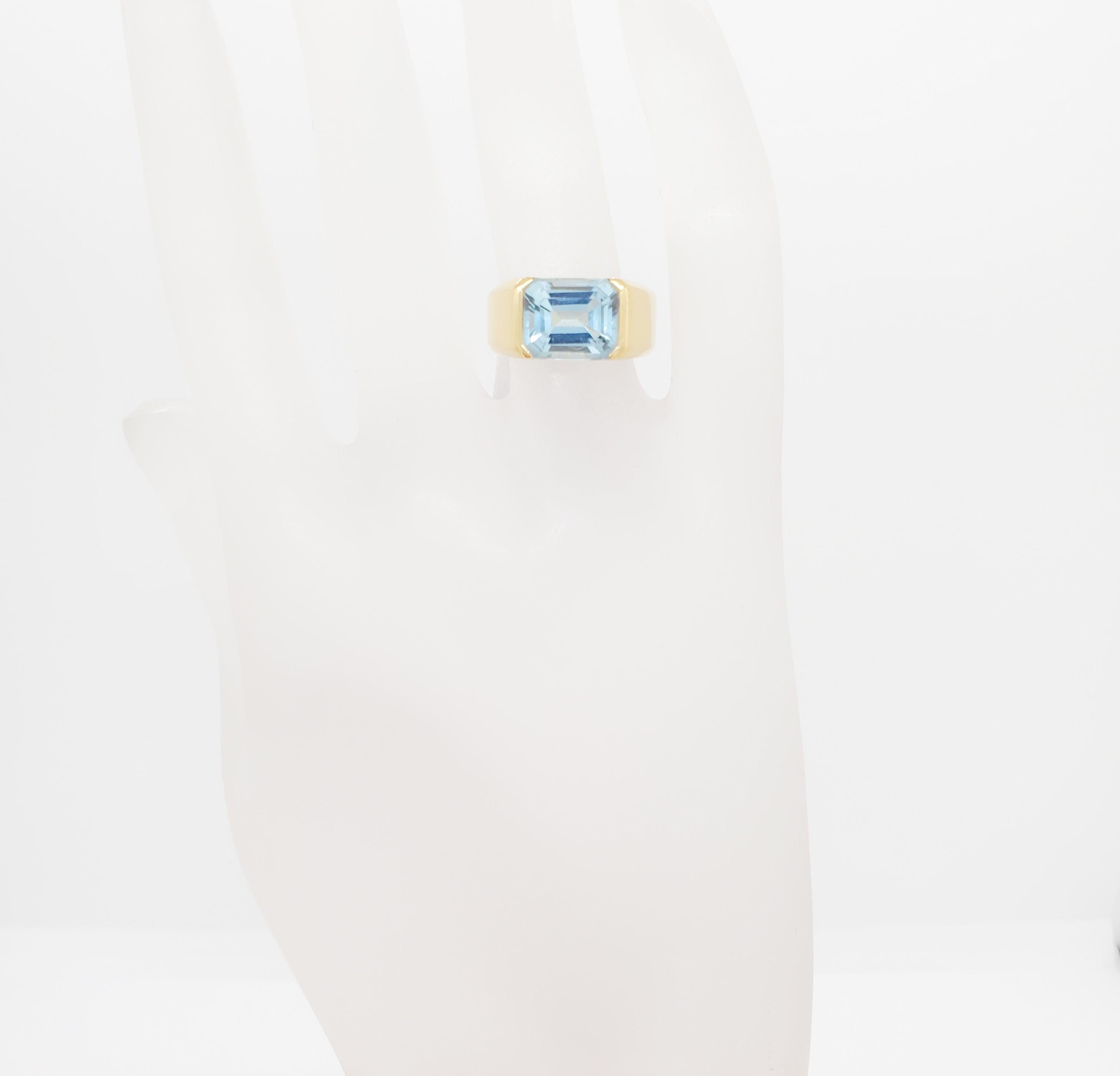 Blue Topaz Emerald Cut Ring in 18k Yellow Gold 3