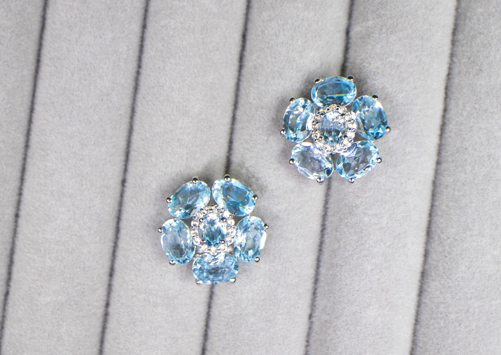 Women's or Men's Blue Topaz Floral Earrings White Topaz 10.5 Carats 18K White Gold Plated Silver For Sale