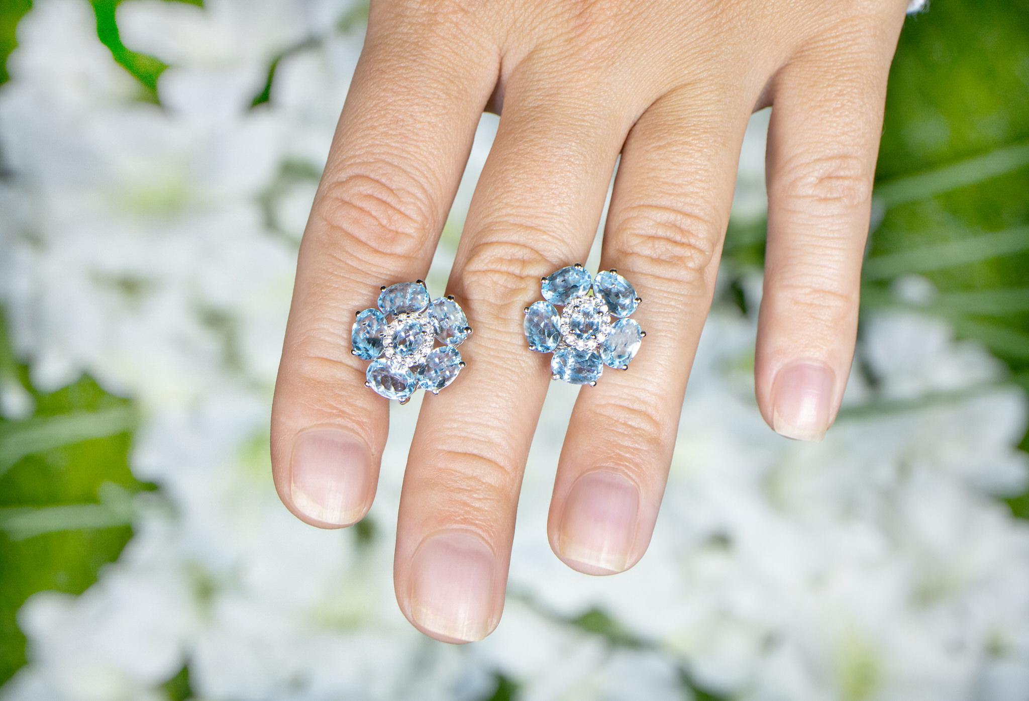 Blue Topaz Floral Earrings White Topaz 10.5 Carats 18K White Gold Plated Silver For Sale 1