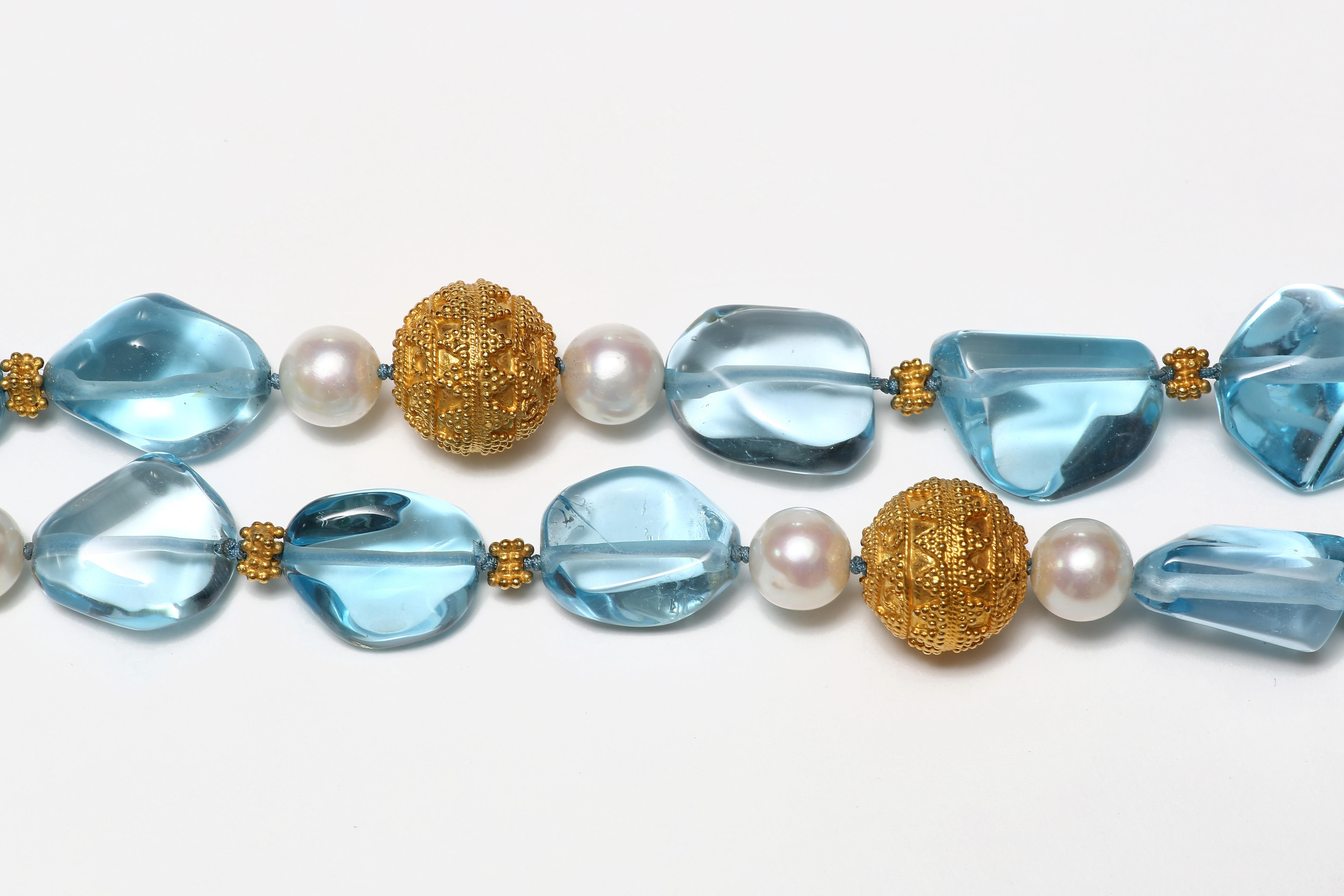 Collier en topaze bleue, perles d'or et perles d'eau douce Neuf - En vente à Central, HK