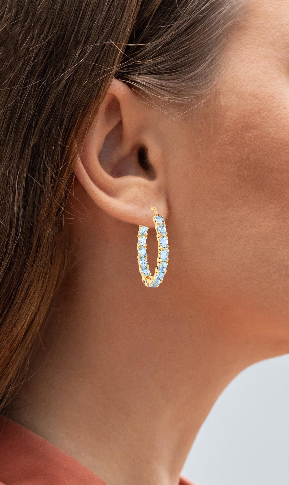 It comes with the Gemological Appraisal by GIA GG/AJP
All Gemstones are Natural
Gemstones: Blue Topazes
Total Carat Weight = 5.70 Carats
Total Quantity = 30 Gemstones
Metal: 14K Yellow Gold Plated Sterling Silver
Dimensions: 29.5 x 3.5 mm