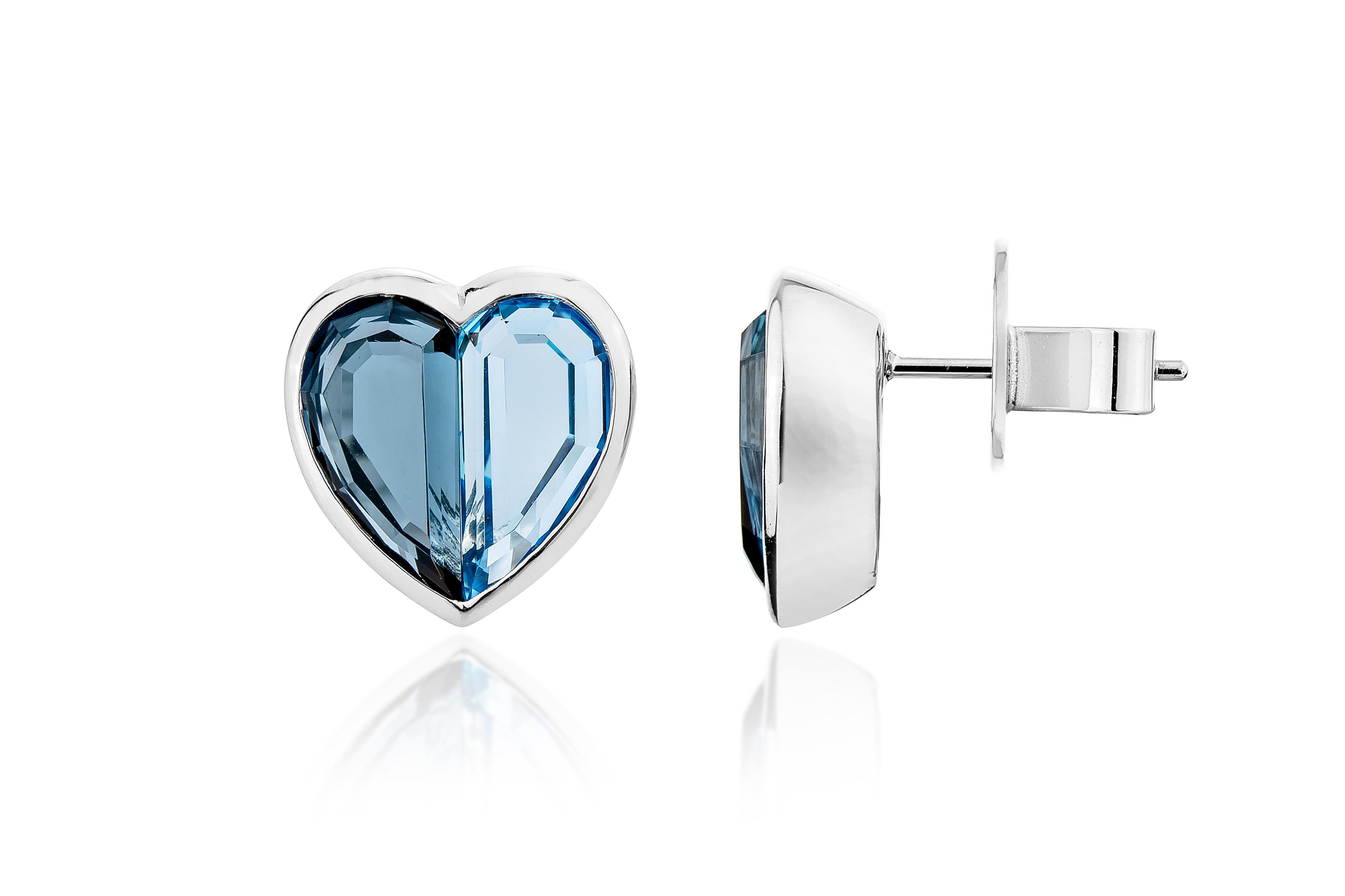 Blue Topaz Love Stud Earring in 18 Karat White Gold In New Condition For Sale In Hong Kong, HK
