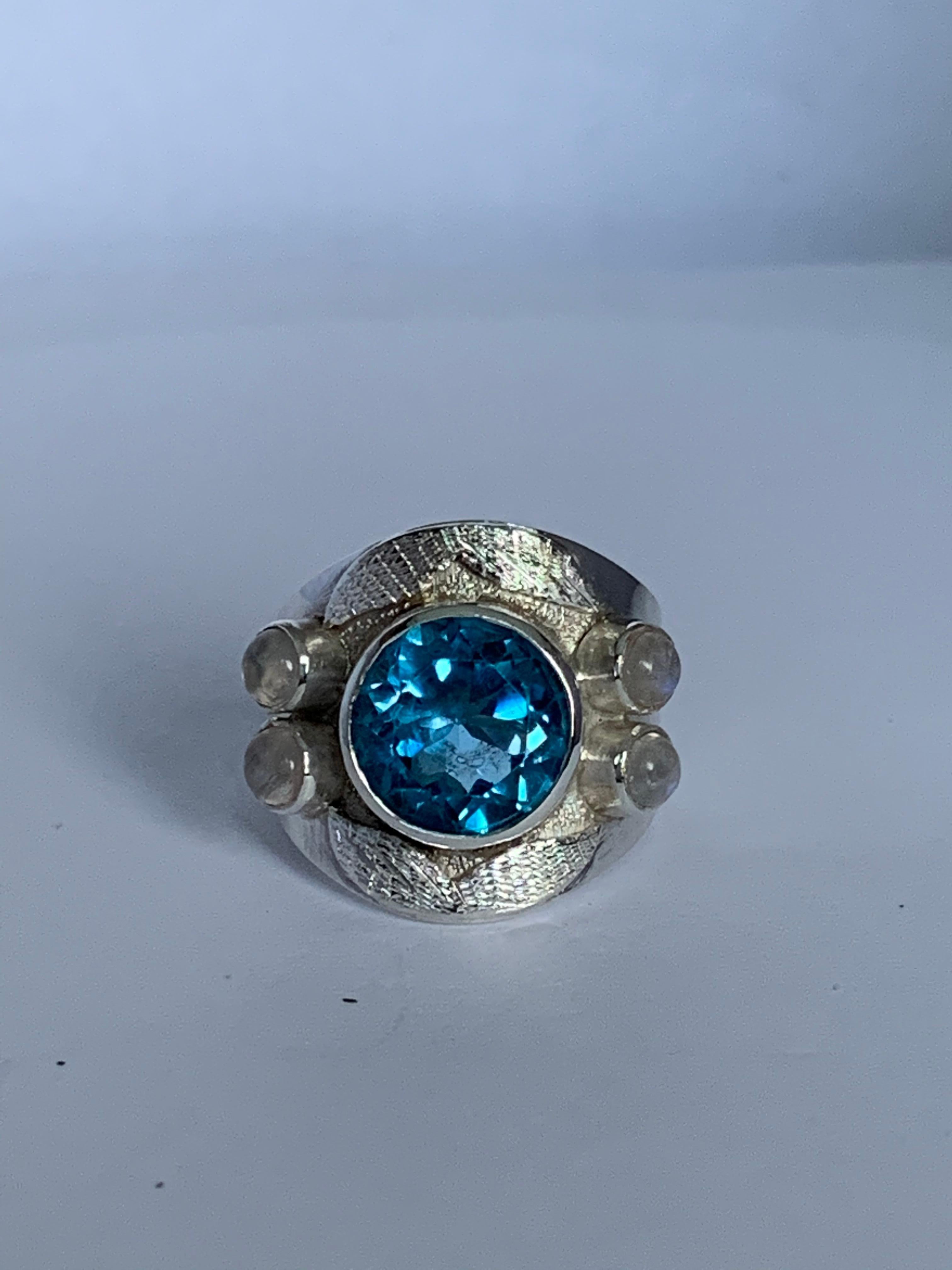 Blue Topaz and Moon Stone Ring Set in Sterling Silver In New Condition For Sale In Trumbull, CT