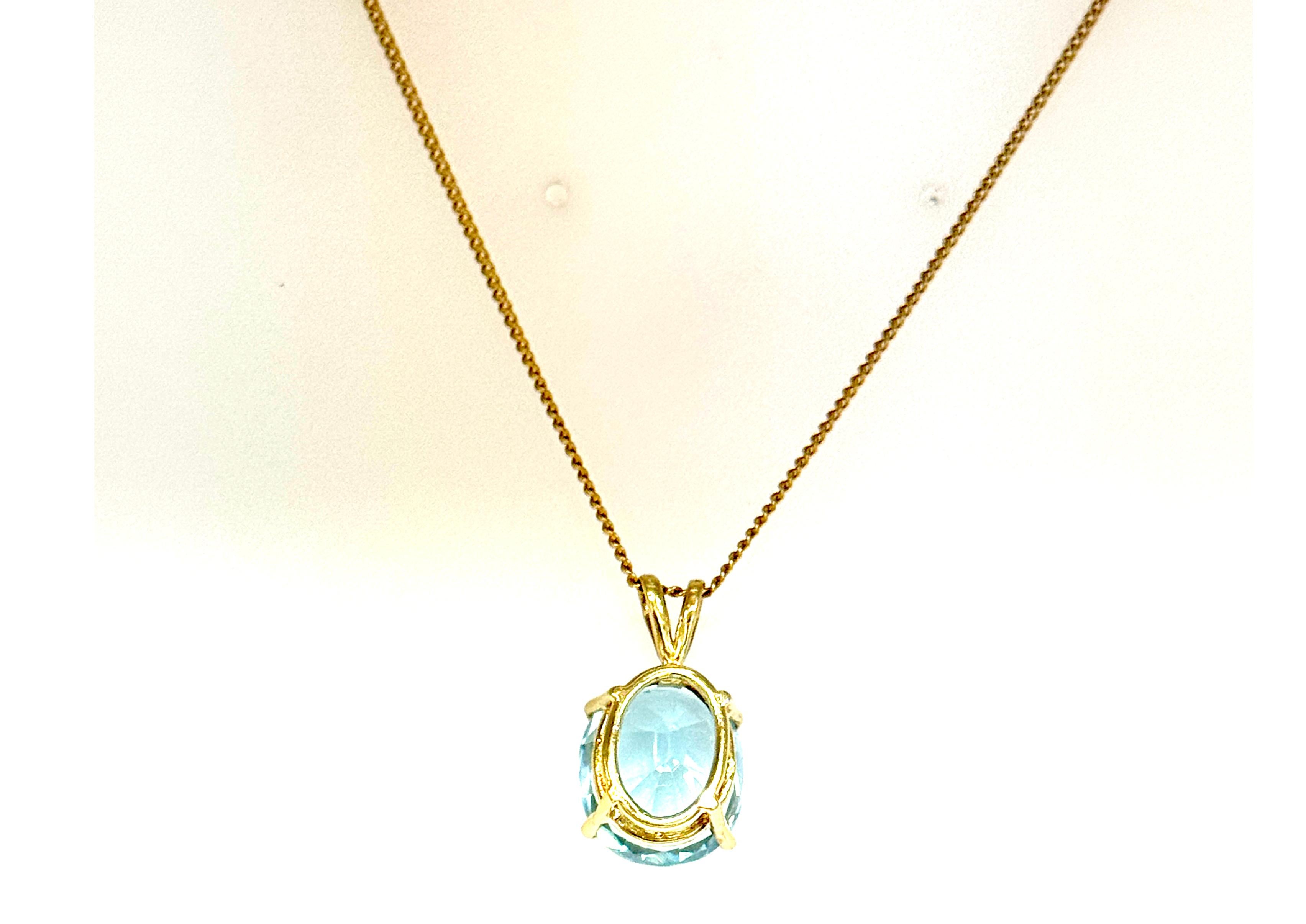 Taille ovale Collier pendentif en or jaune 14 carats avec topaze bleue ovale 6 carats et pierre de naissance 6 carats en vente
