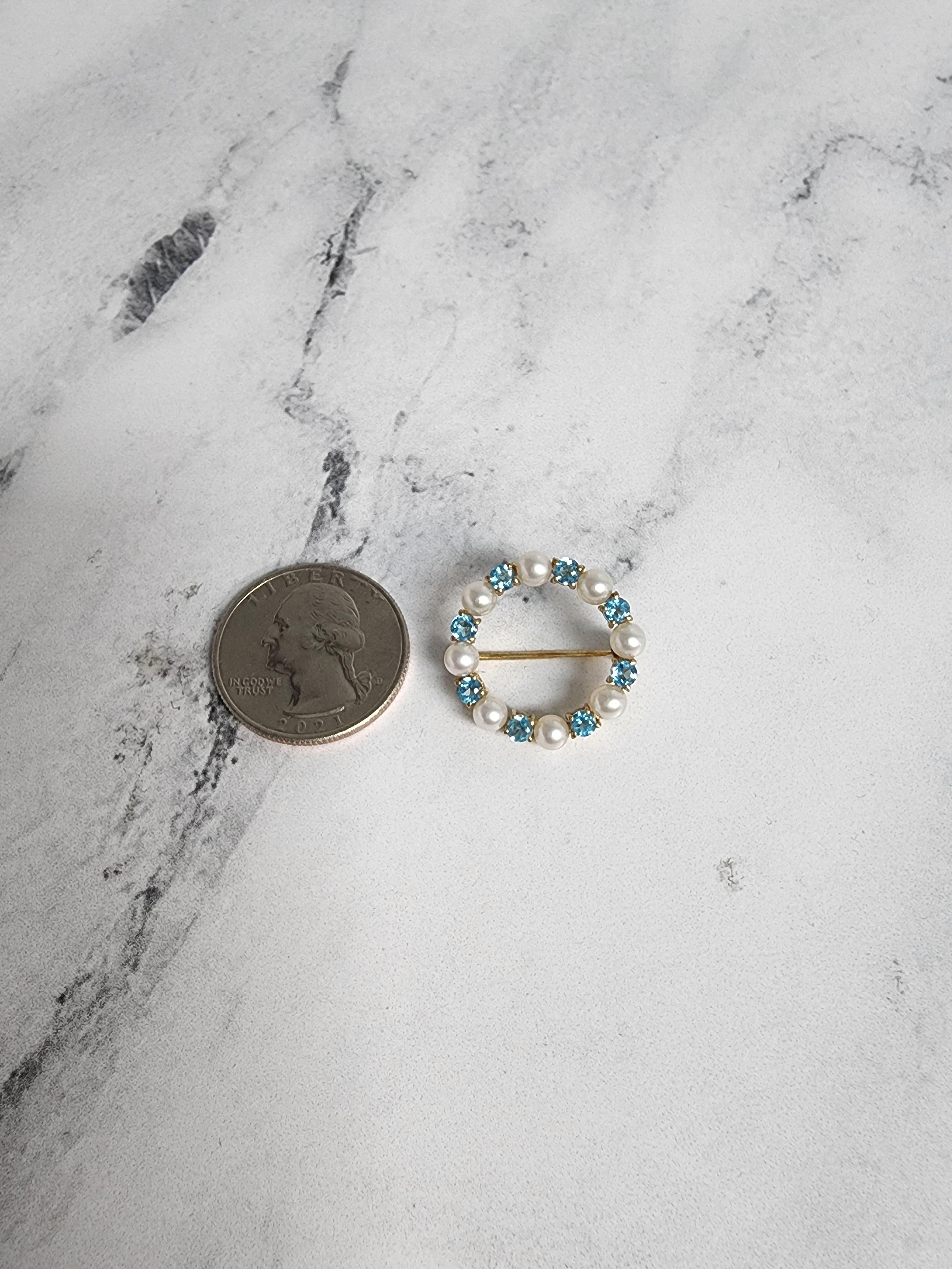 Round Cut Blue Topaz & Pearl Brooch 14k Yellow Gold For Sale