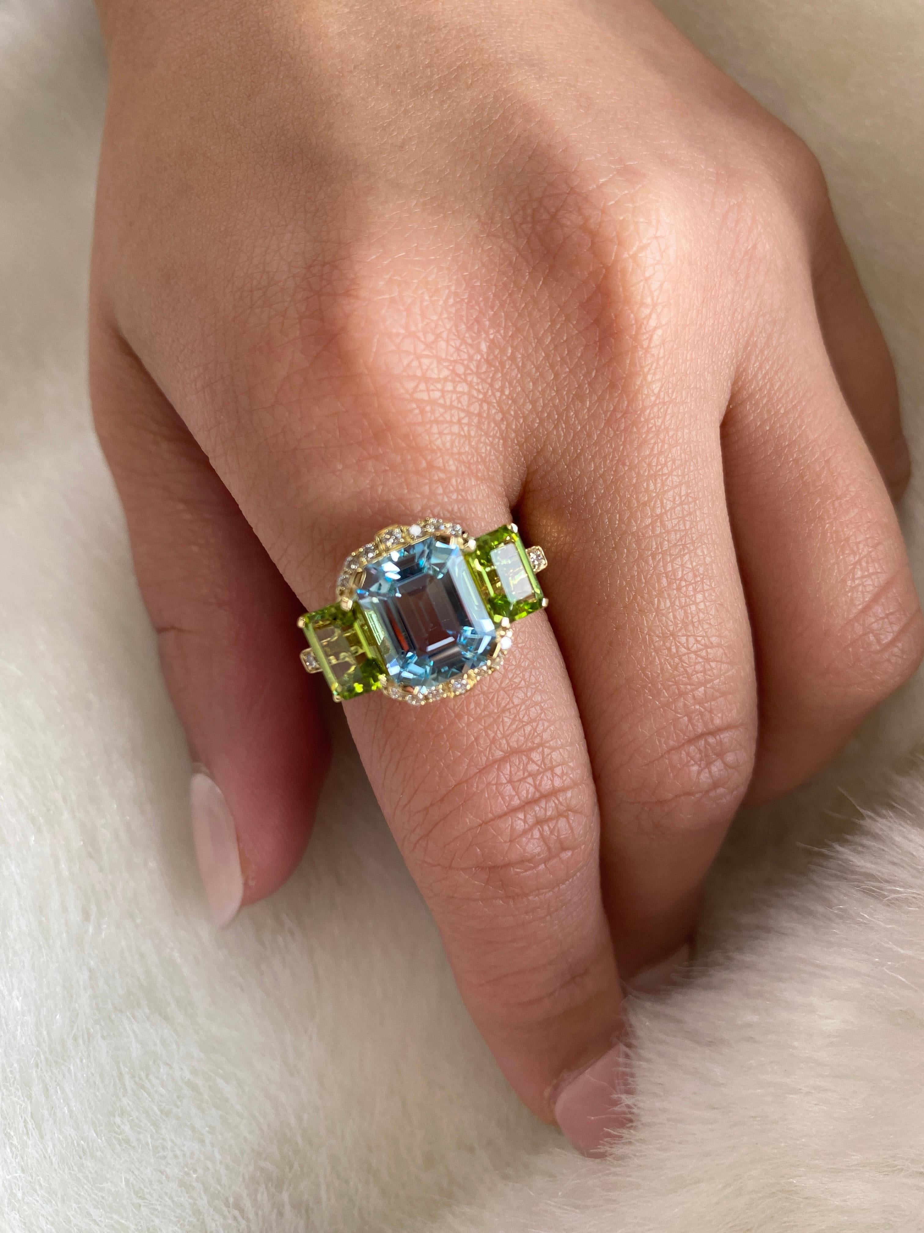 Ring aus blauem Goshwara-Topas und Peridot mit 3 Steinen im Smaragdschliff und Diamanten Damen im Angebot