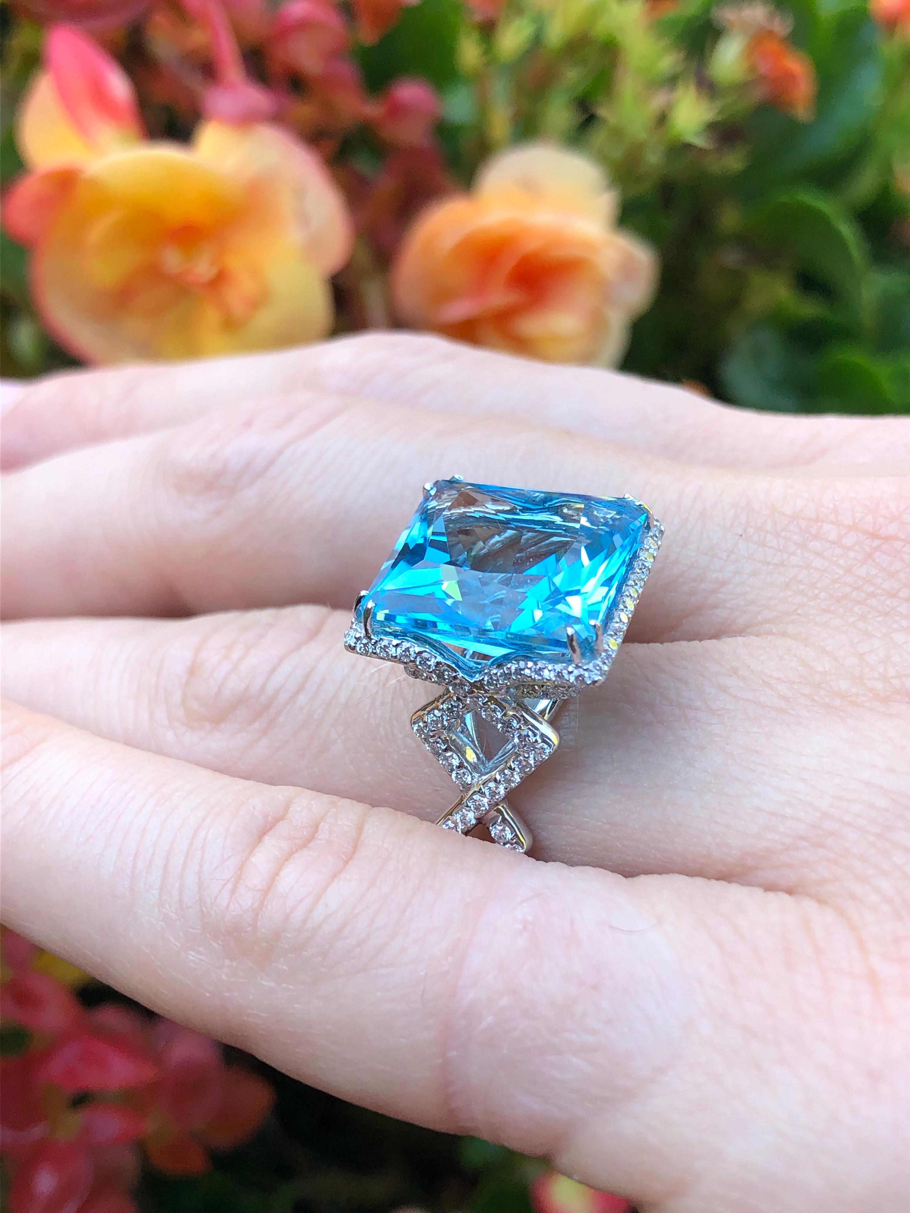 Contemporary Blue Topaz Ring 14.66 Carat Princess Cut White Gold For Sale