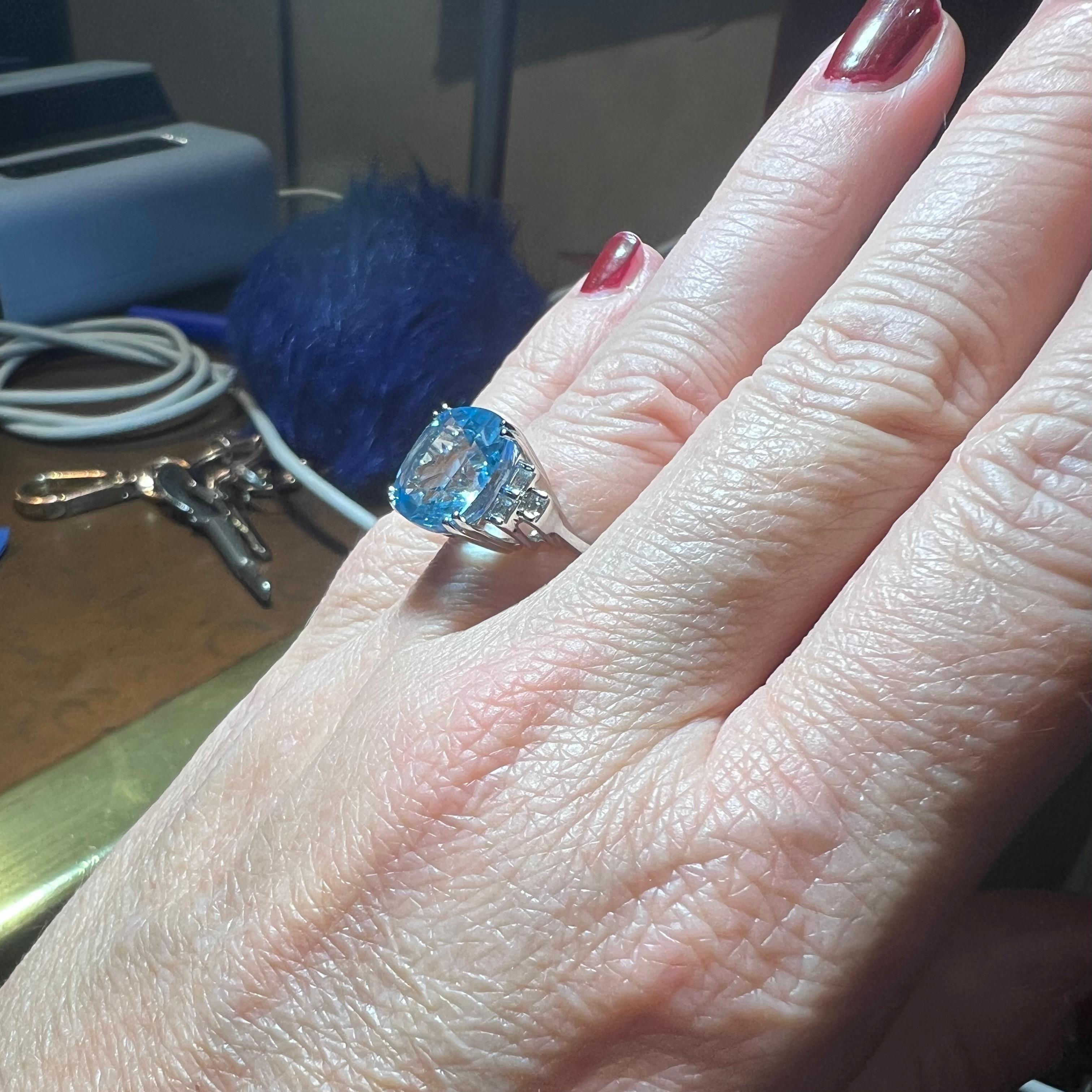 Bague en or blanc 18 carats avec topaze bleue 9,08 carats et diamants 0,20 carat en vente 6