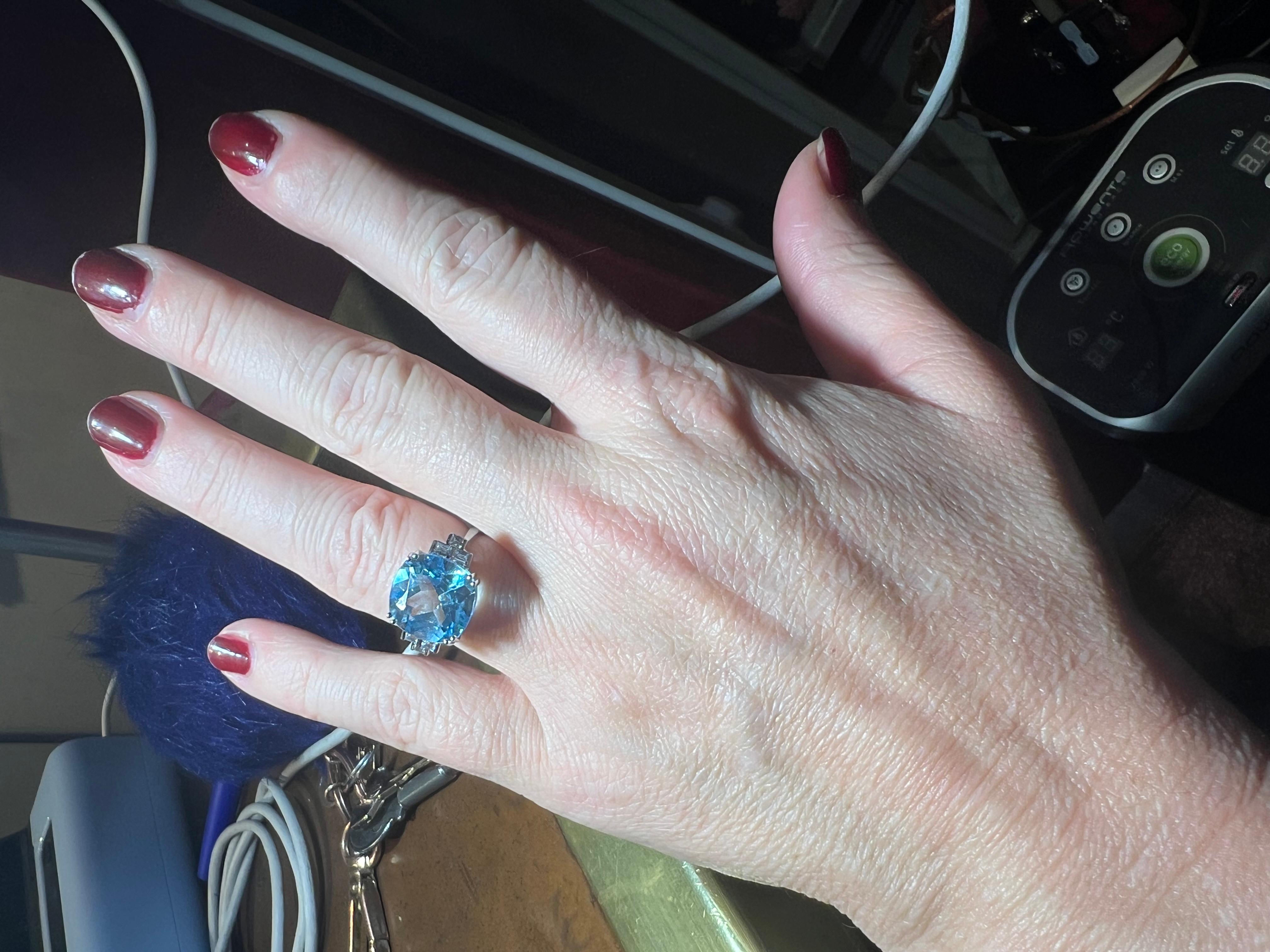 Bague en or blanc 18 carats avec topaze bleue 9,08 carats et diamants 0,20 carat en vente 7