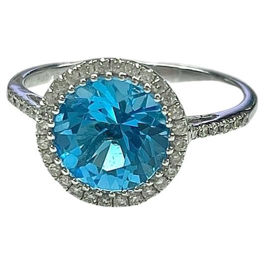 Bague en topaze bleue ronde de 2,51 carats et halo de diamants