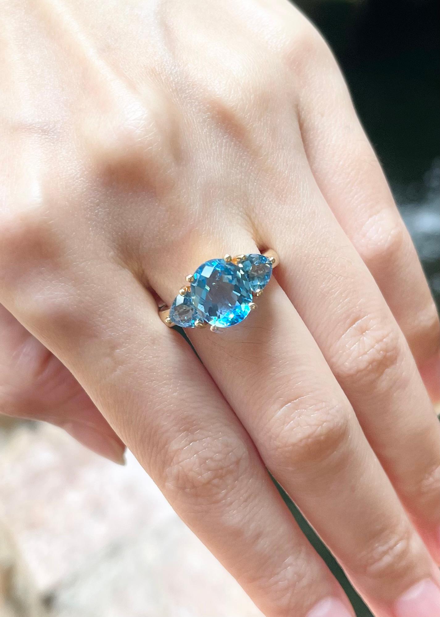 Ring mit blauem Topas in 14 Karat Goldfassungen gefasst (Gemischter Schliff) im Angebot