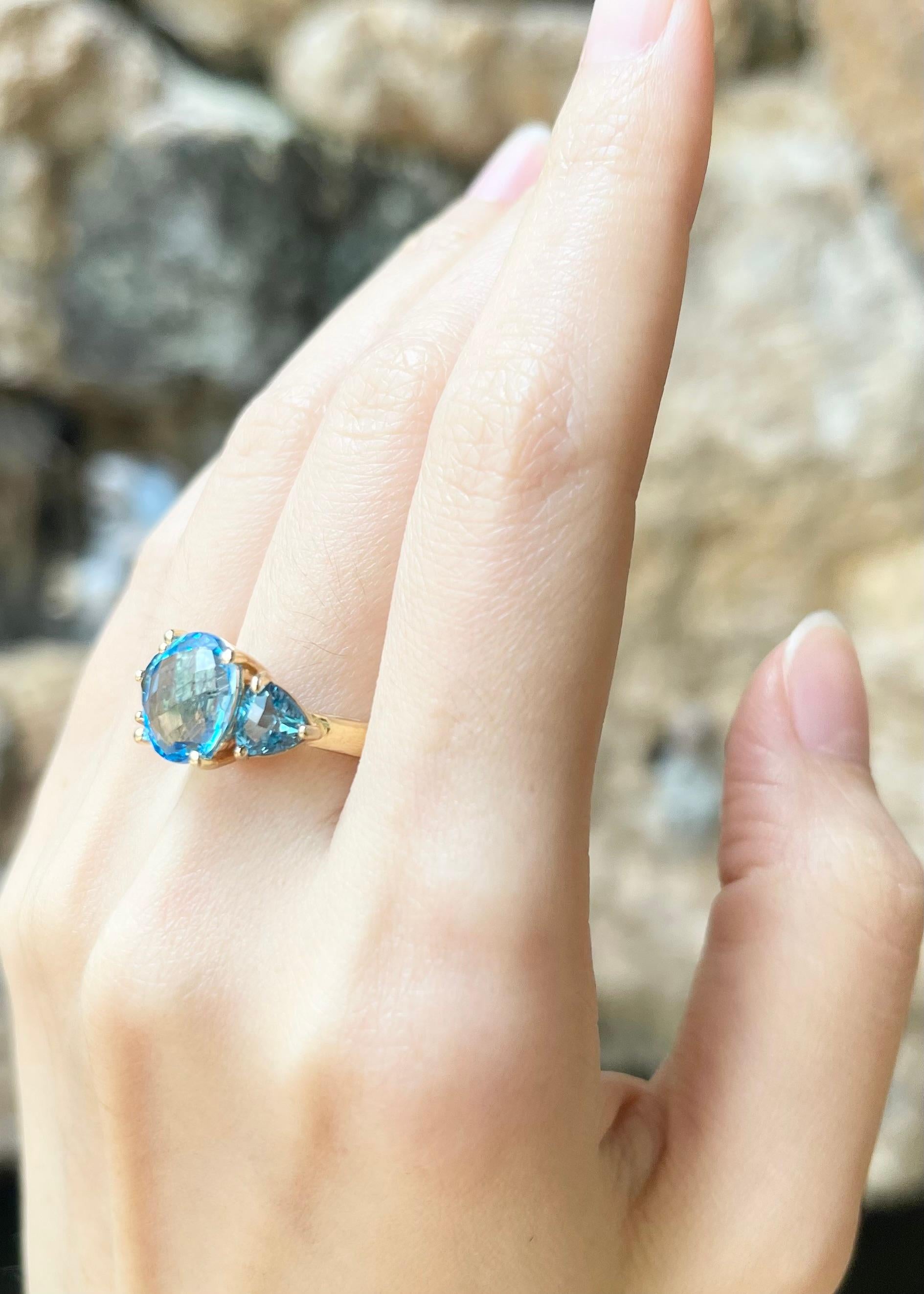 Blue Topaz Ring set in 14K Gold Settings In New Condition For Sale In Bangkok, TH