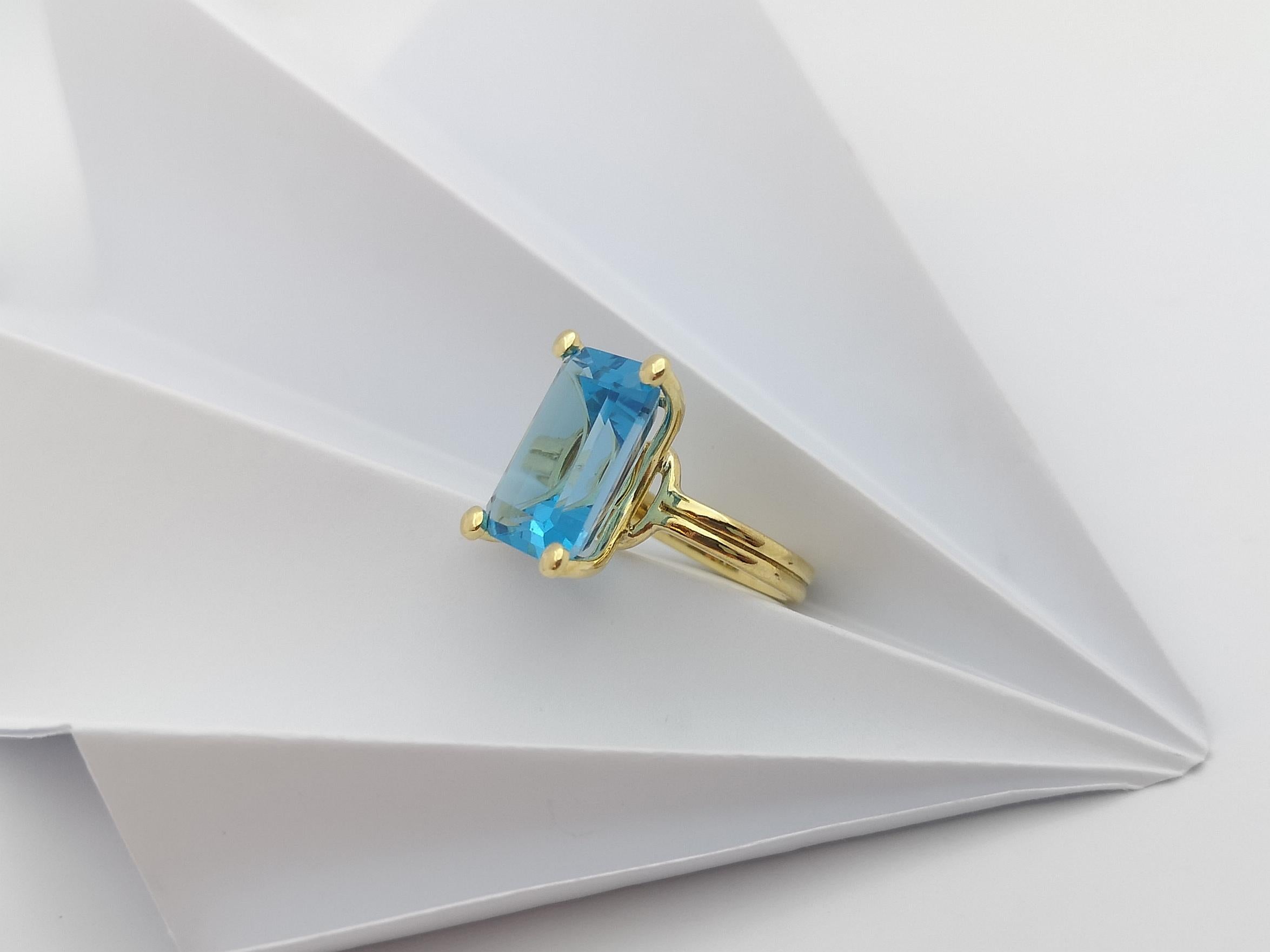 Bague en or 18 carats sertie d'une topaze bleue en vente 8