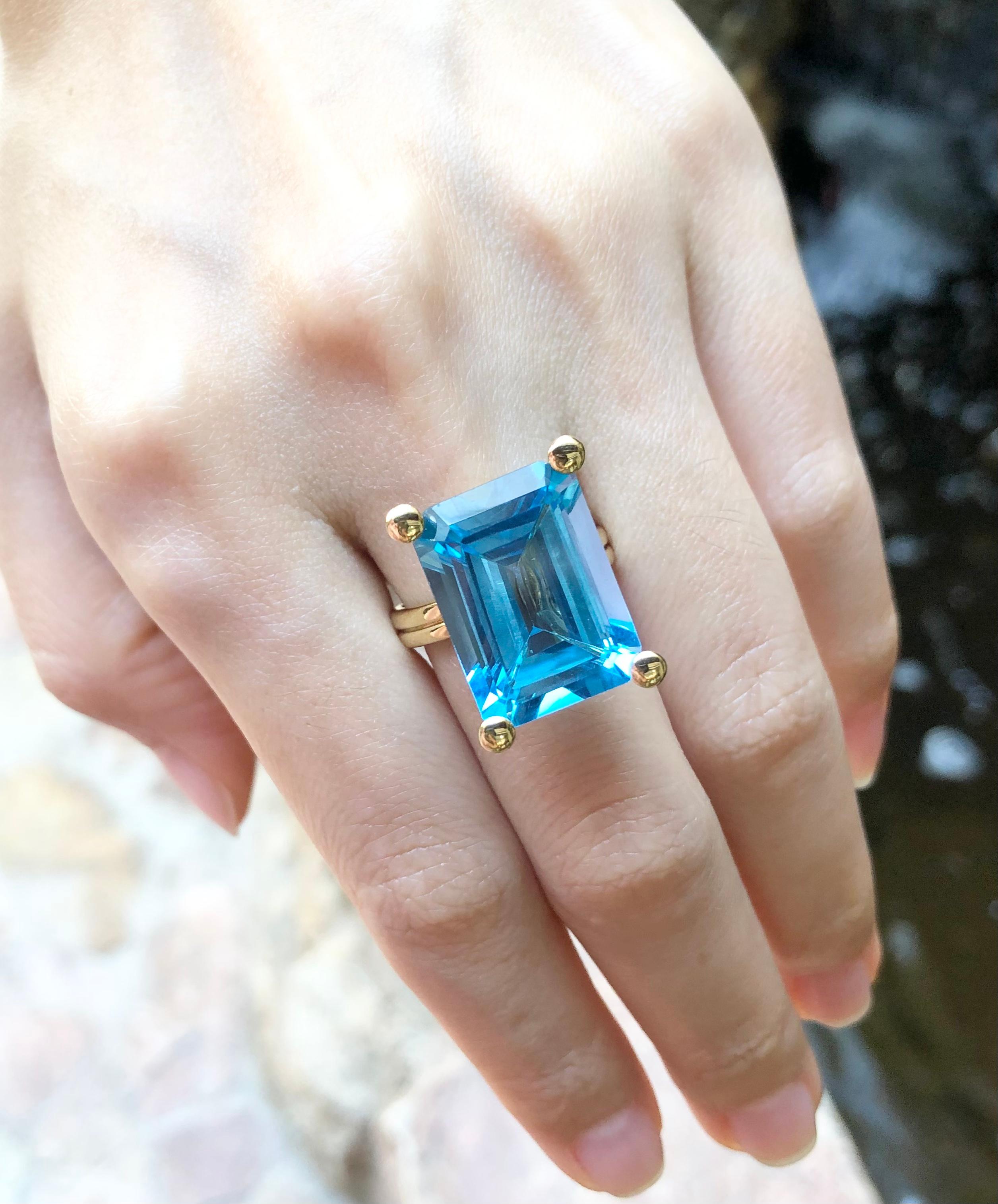 Emerald Cut Blue Topaz Ring Set in 18 Karat Gold Settings For Sale