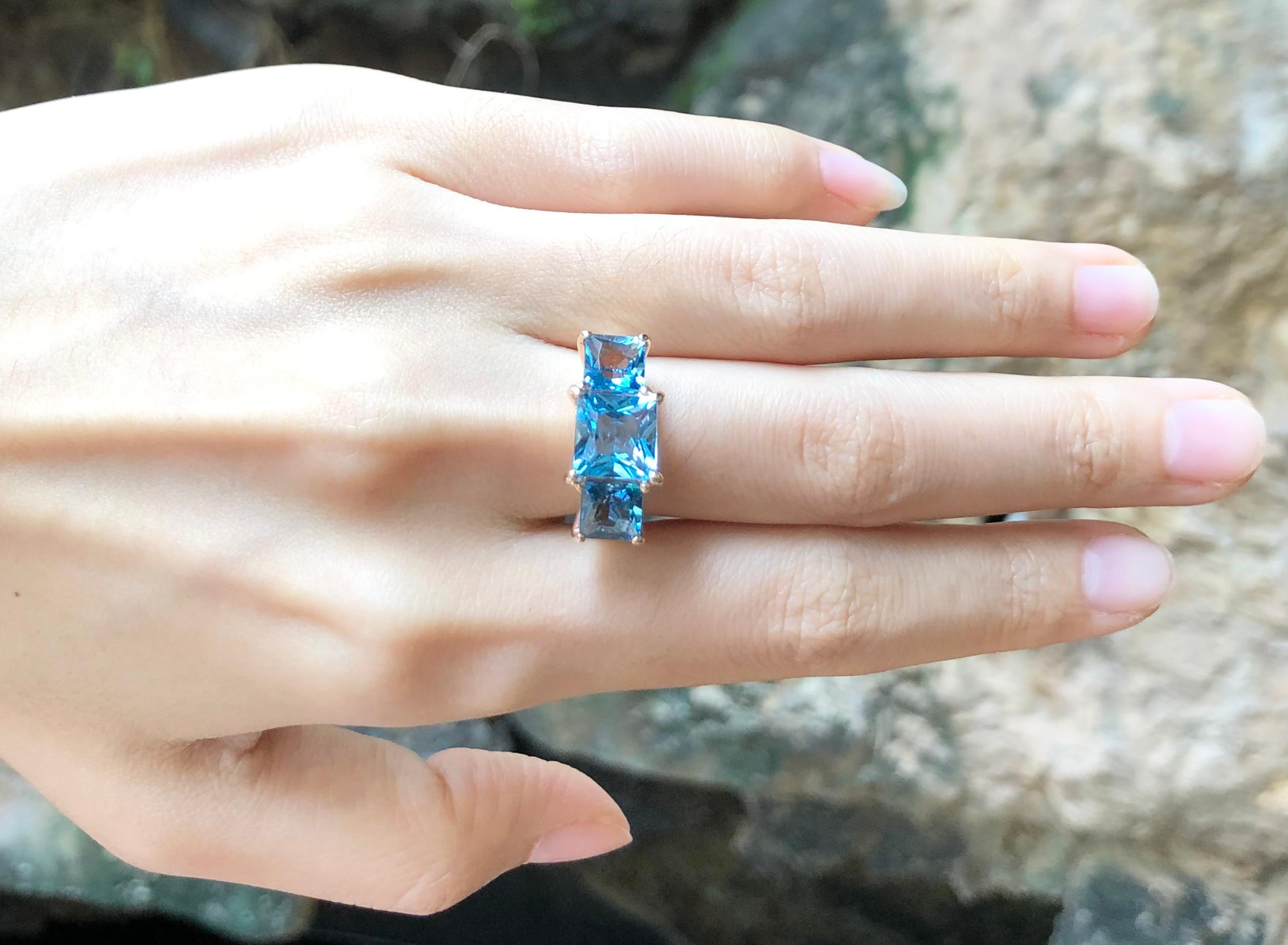 Blue Topaz Ring Set in 18 Karat Rose Gold Settings In New Condition For Sale In Bangkok, TH