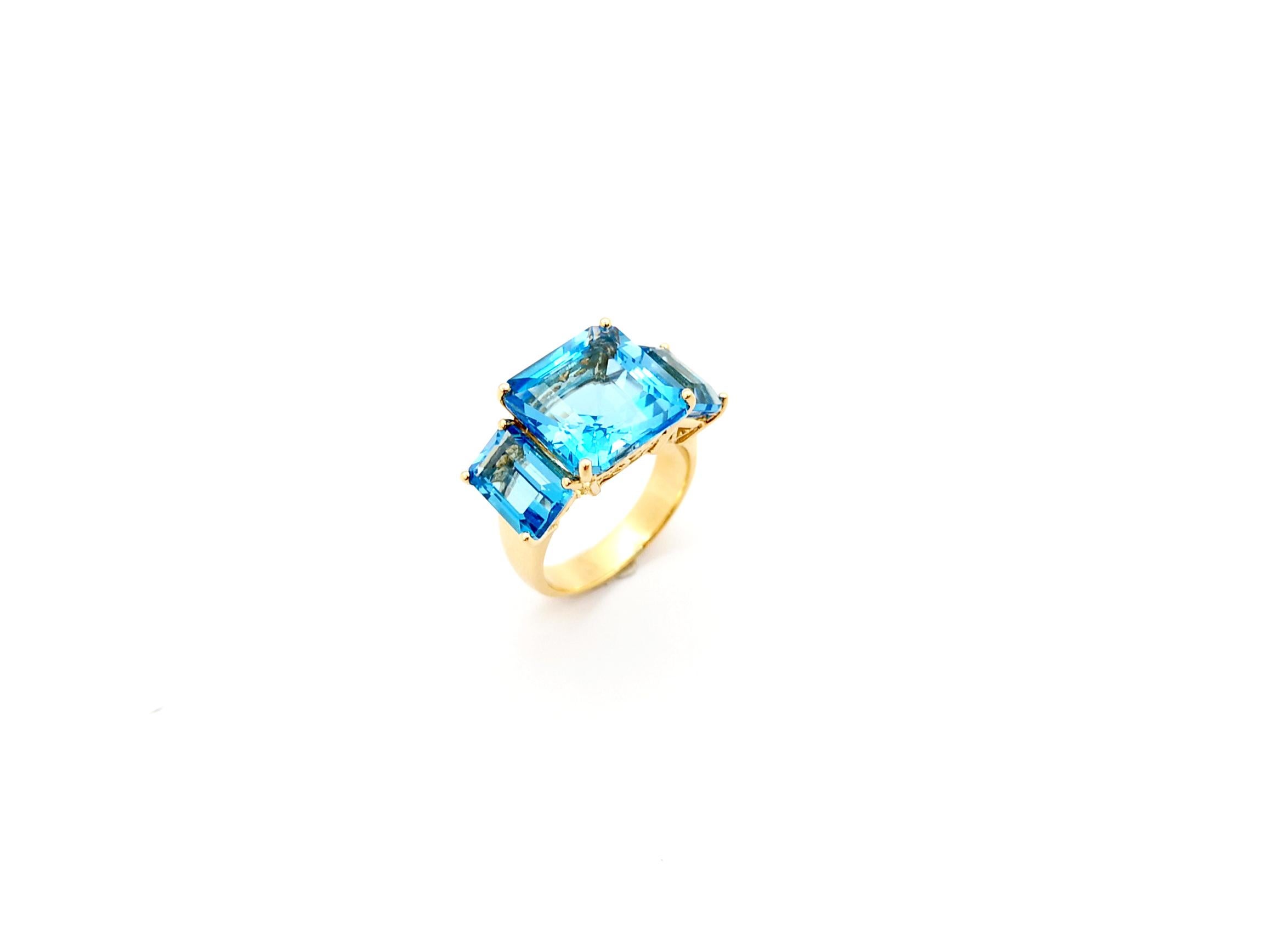 Blue Topaz Ring set in 18K Gold Settings For Sale 10