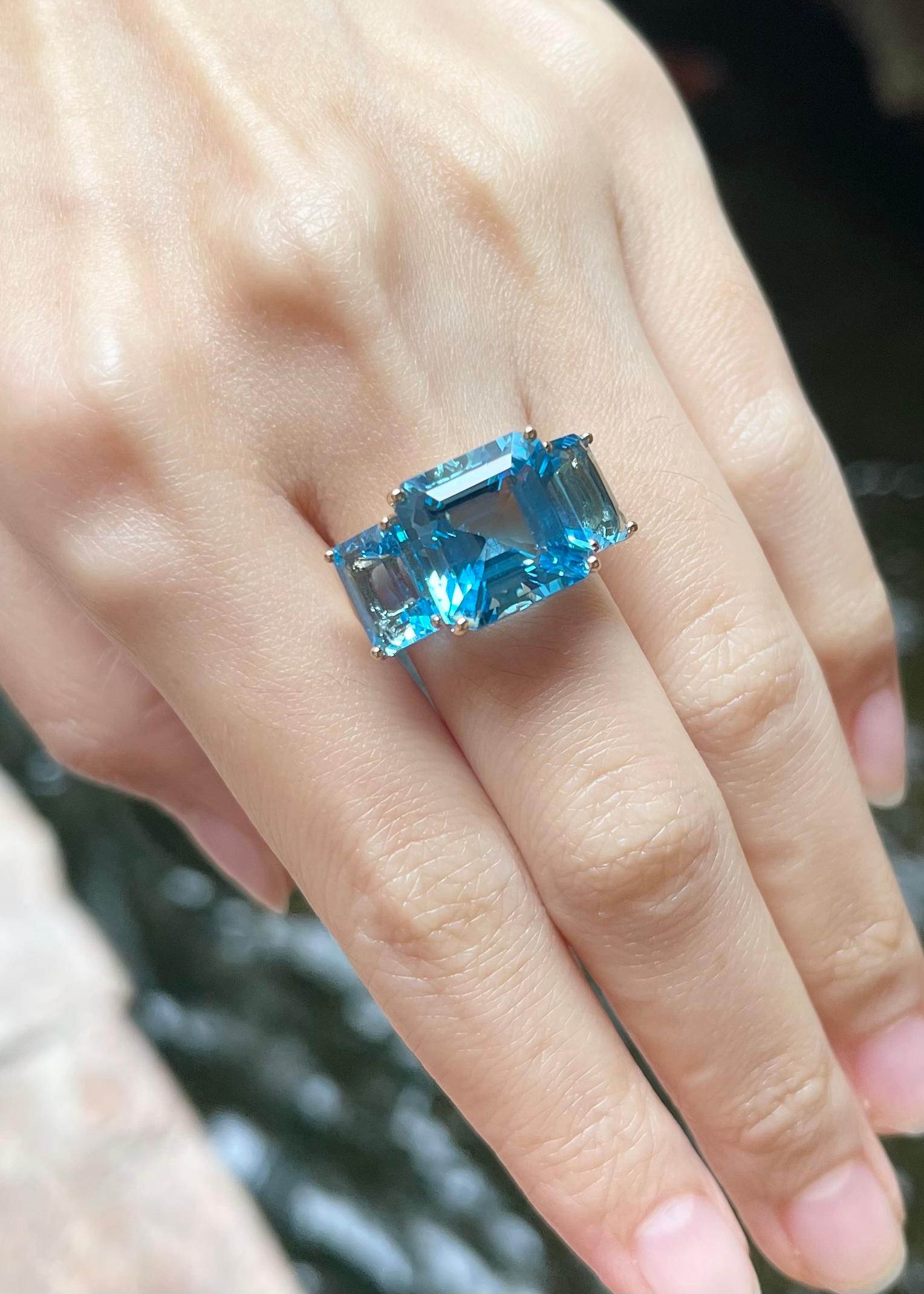 Mixed Cut Blue Topaz Ring set in 18K Gold Settings For Sale