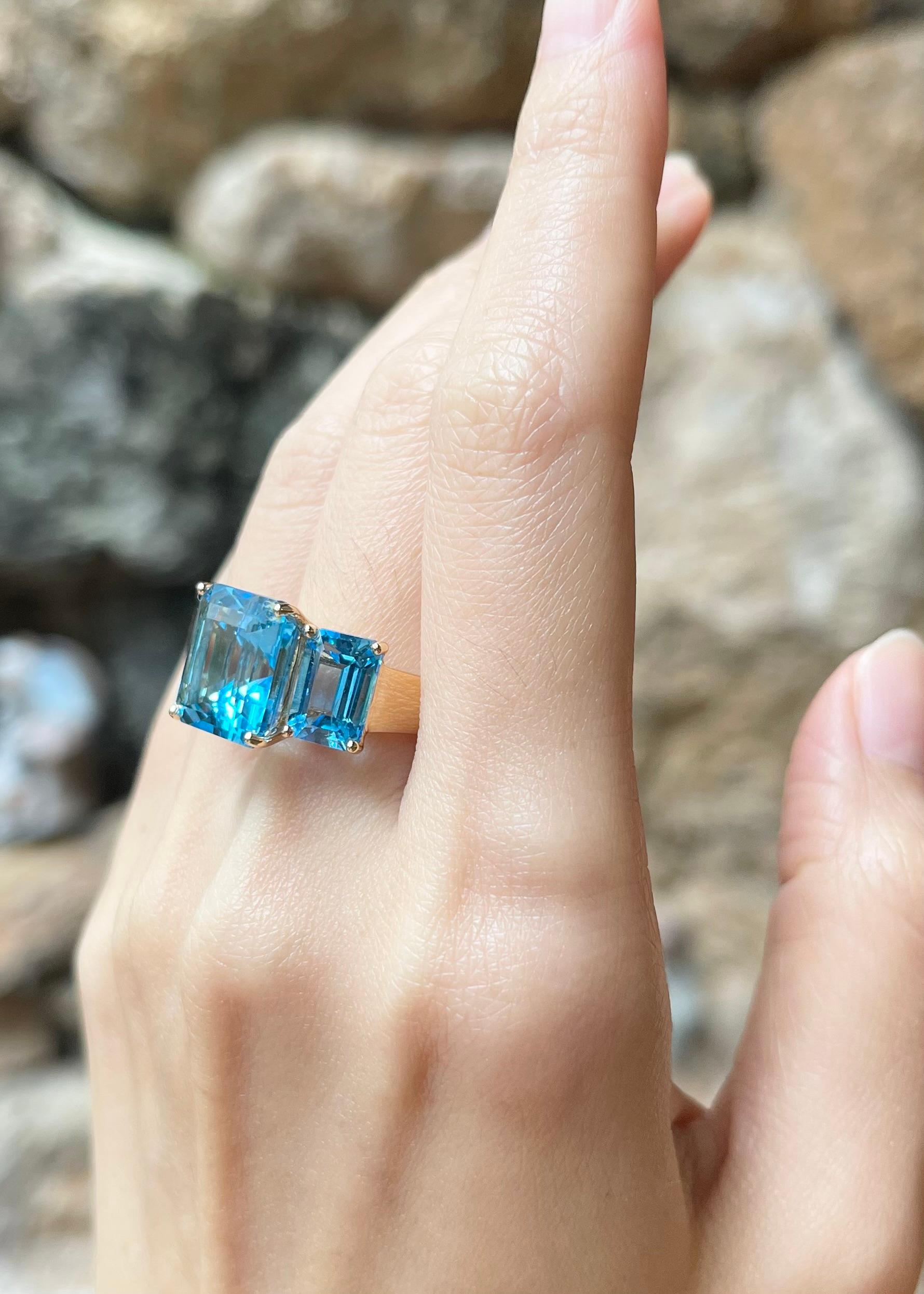 Blue Topaz Ring set in 18K Gold Settings In New Condition For Sale In Bangkok, TH