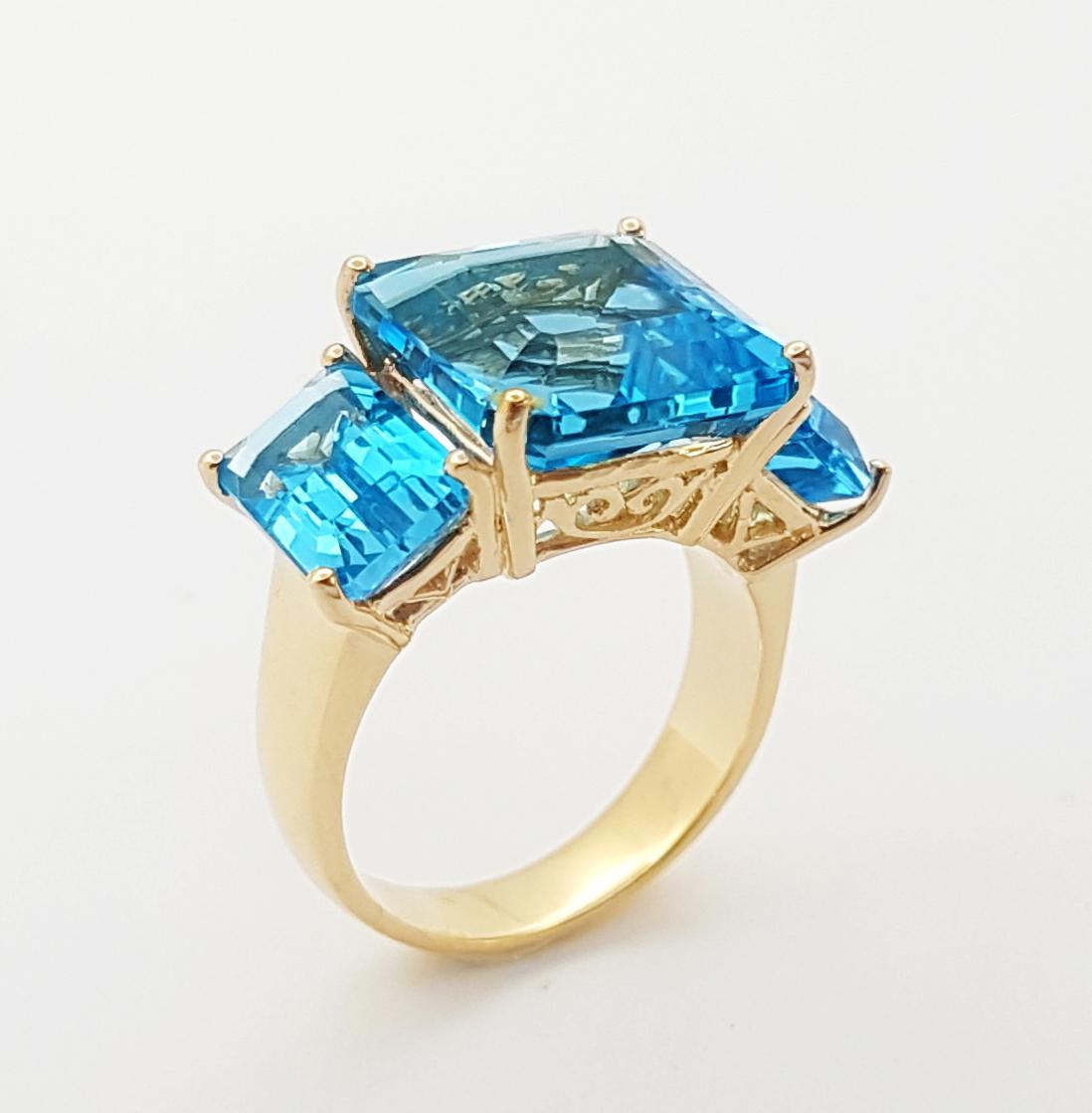 Blue Topaz Ring set in 18K Gold Settings For Sale 2
