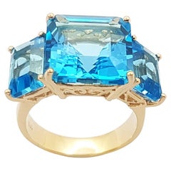Ring mit blauem Topas in 18 Karat Goldfassungen gefasst