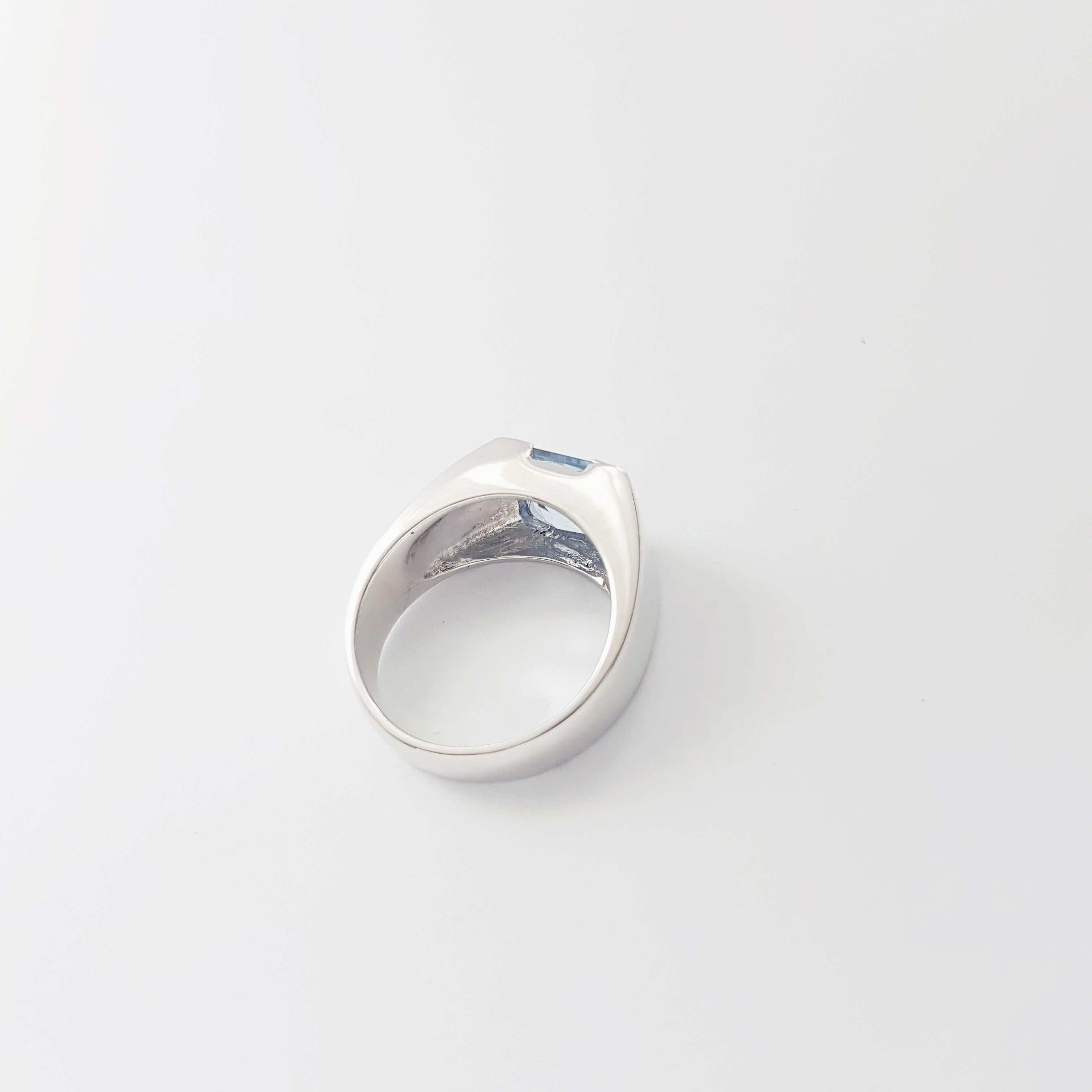 Anello con Topazio Blu incastonato in oro bianco 18K in vendita 4